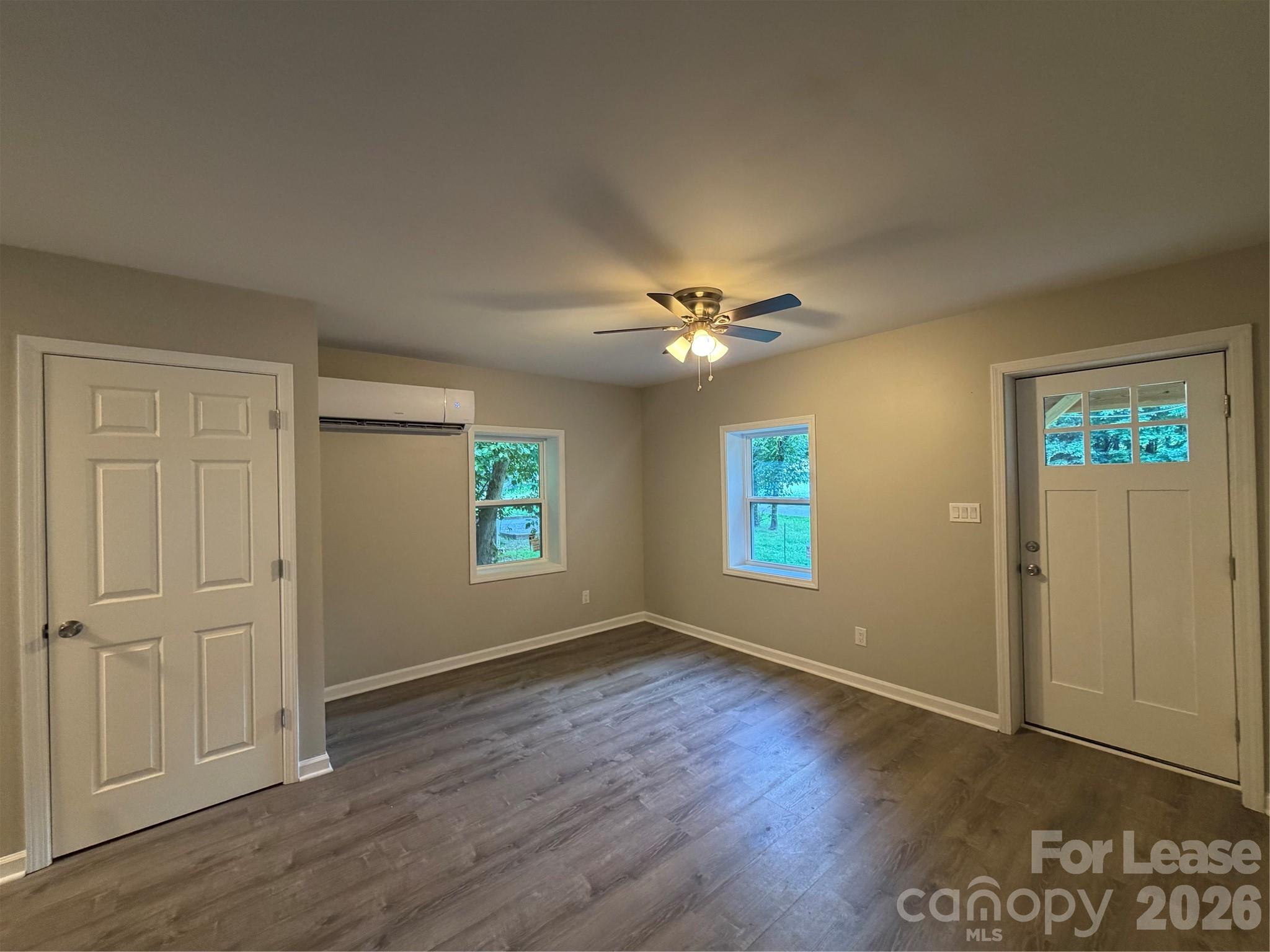 2621 E Greenbriar Road Property Photo 6