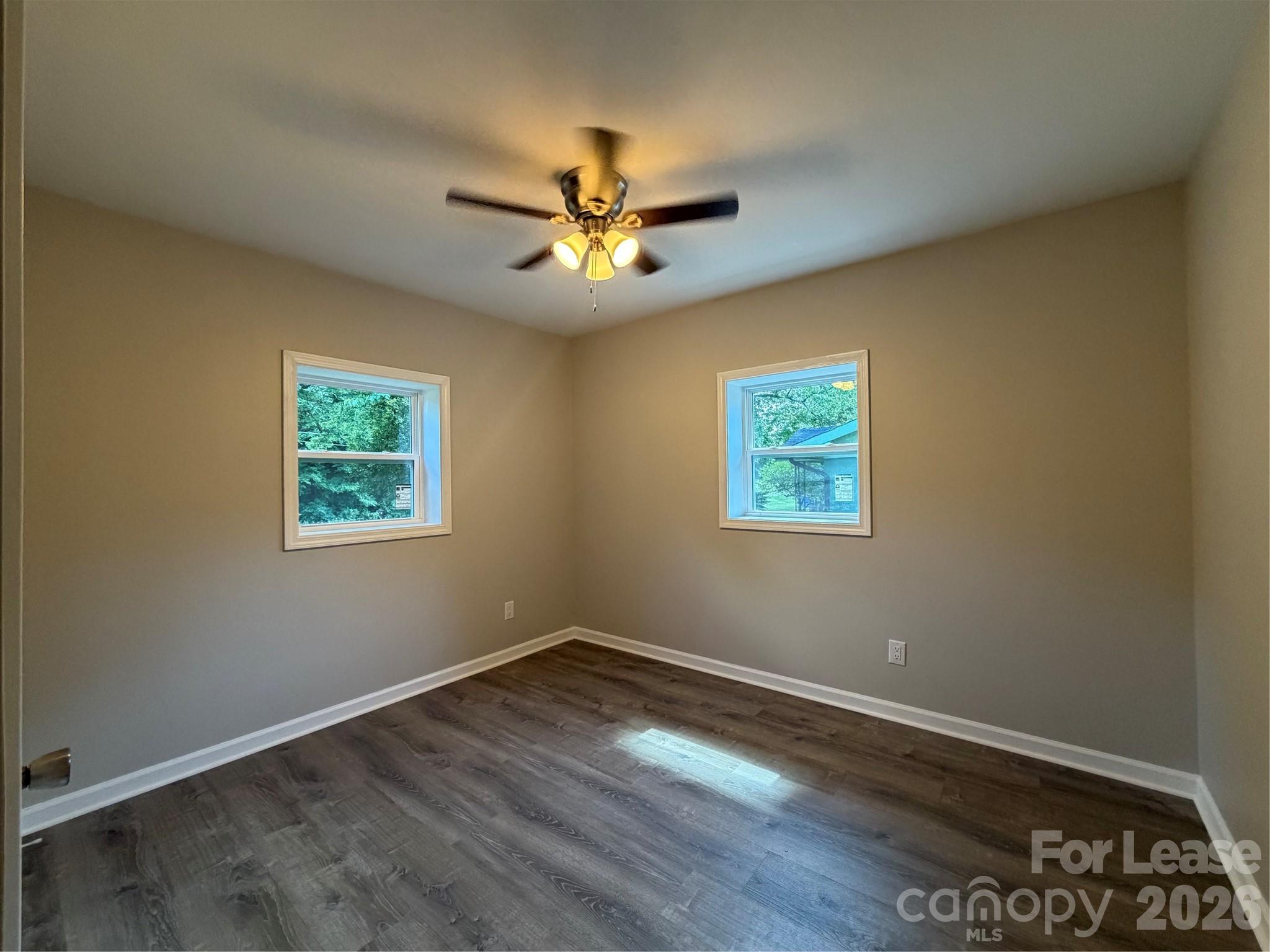 2621 E Greenbriar Road Property Photo 7