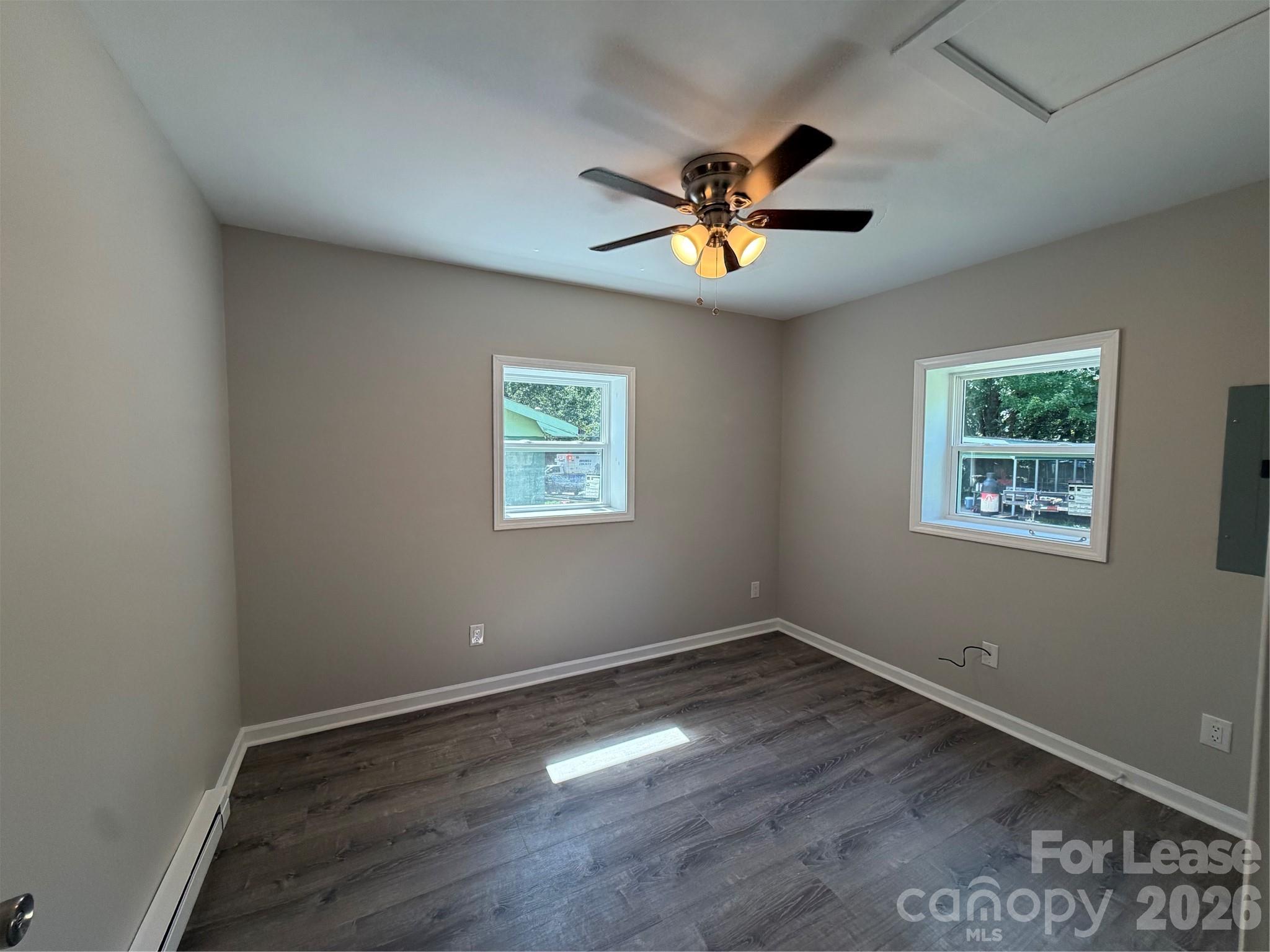 2621 E Greenbriar Road Property Photo 9