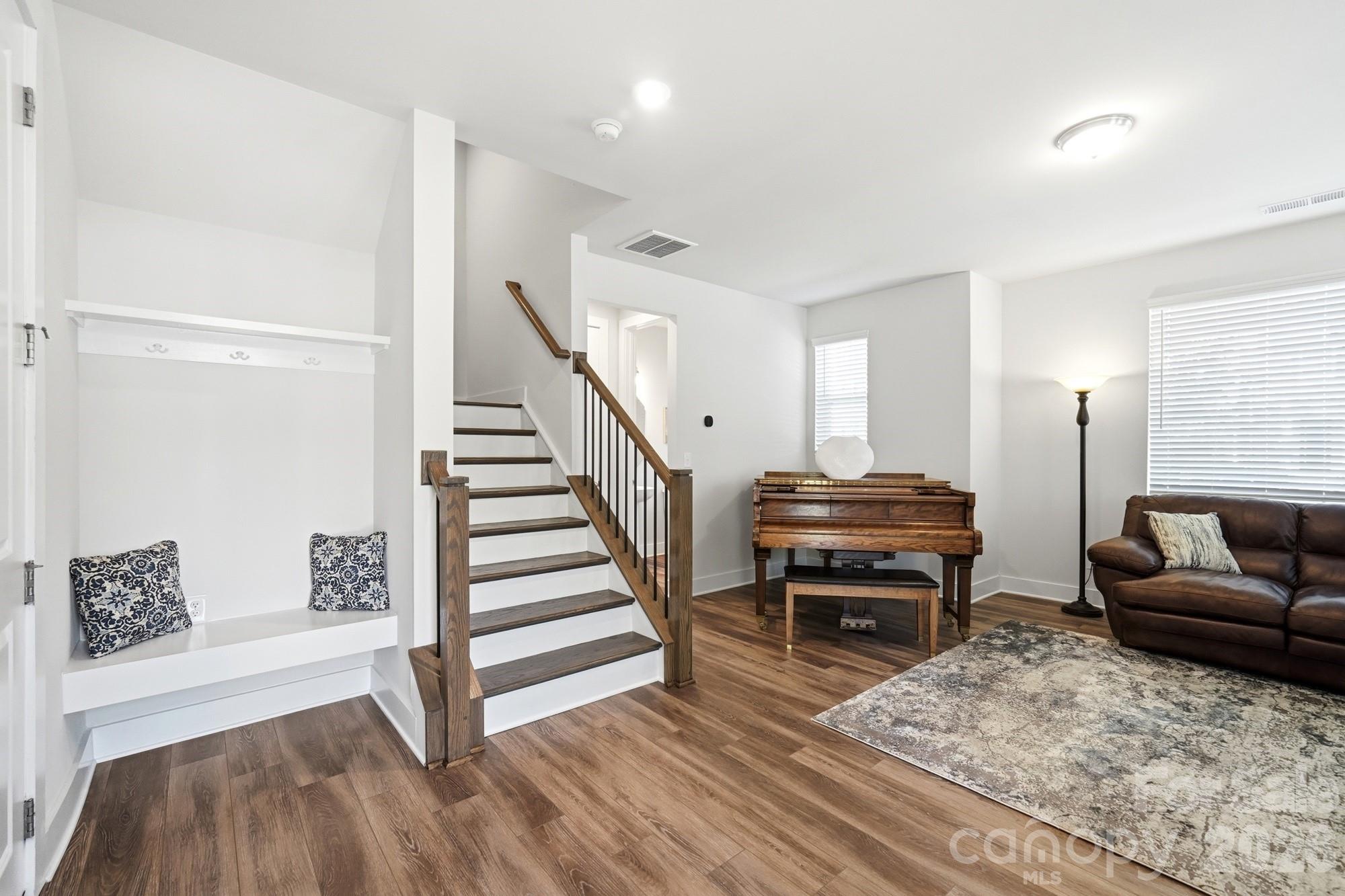 2745 Ensemble Court Property Photo 3