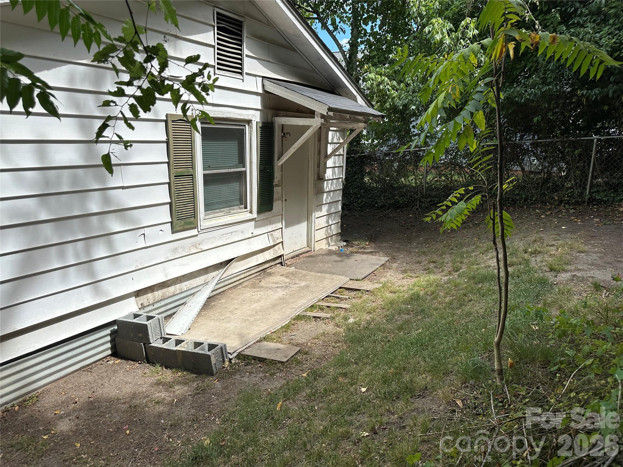 705 N Logan Street Property Photo 5