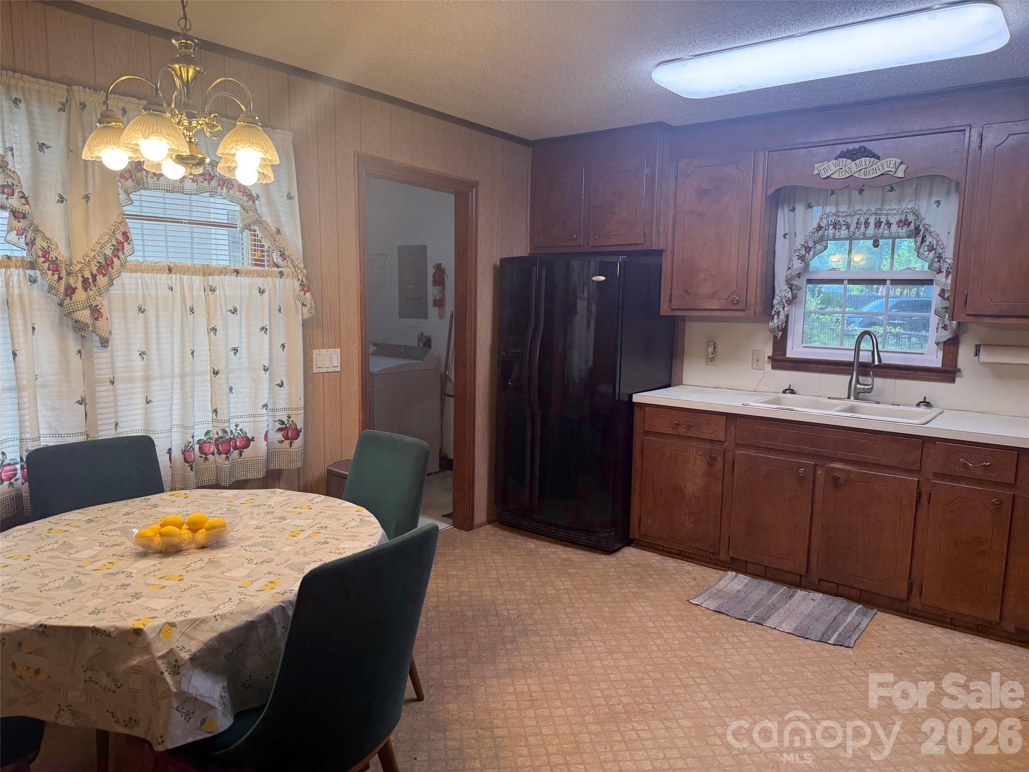 511 E Church Street Property Photo 6