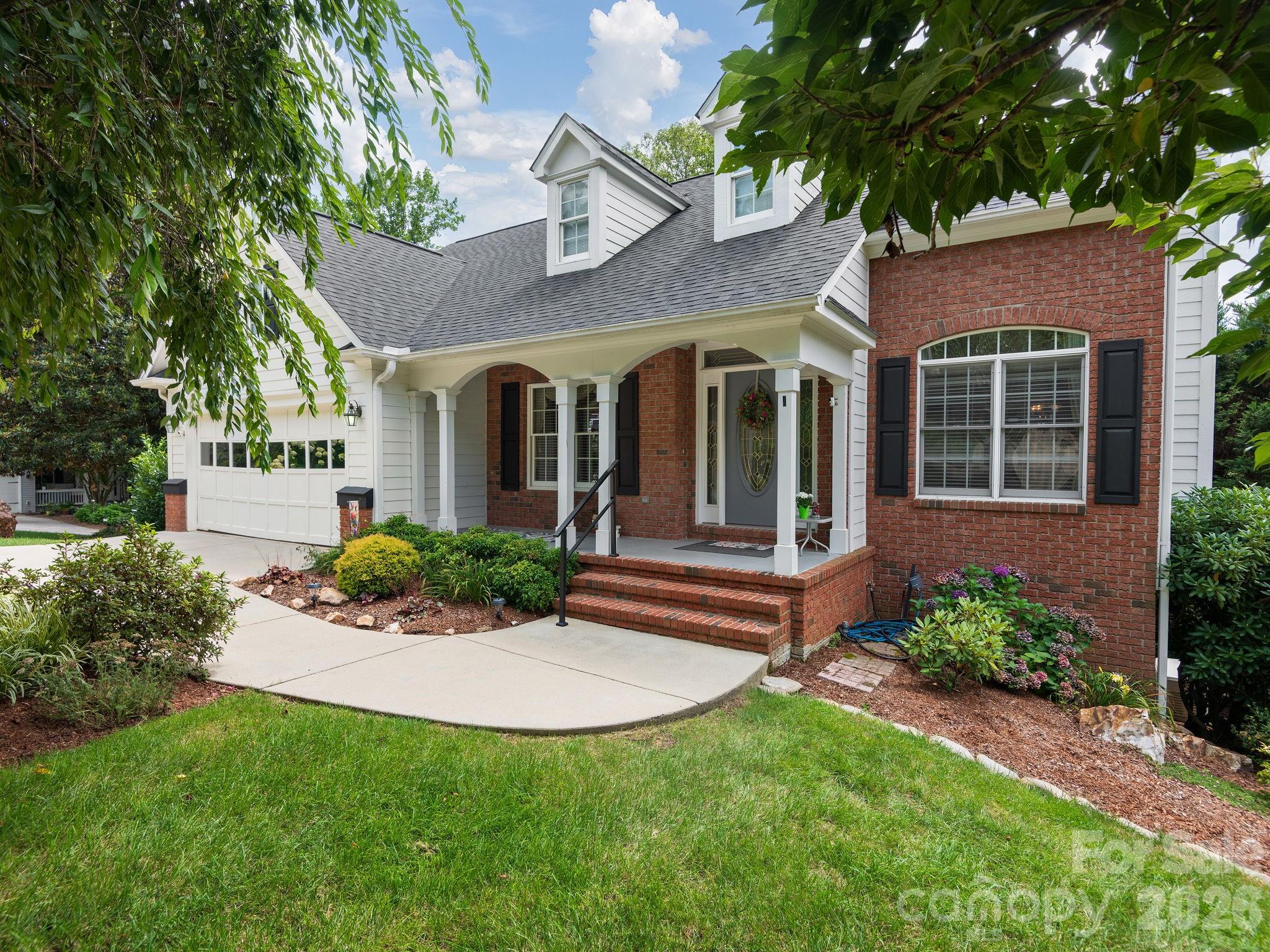 15 Winding Oak Drive Property Photo 1
