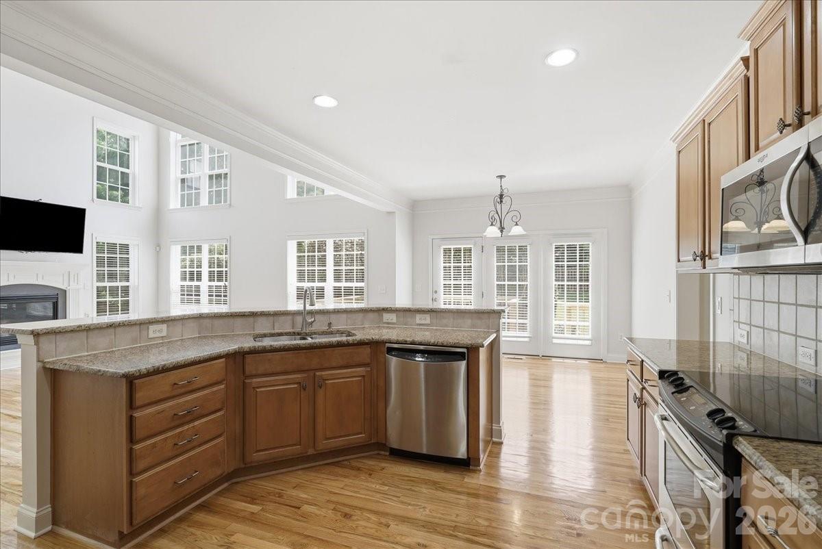 6055 Latta Springs Circle Property Photo 8