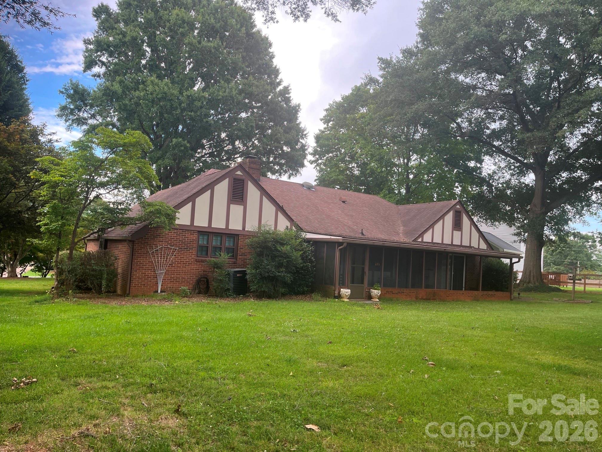 348 Hillsboro Road Property Photo 2