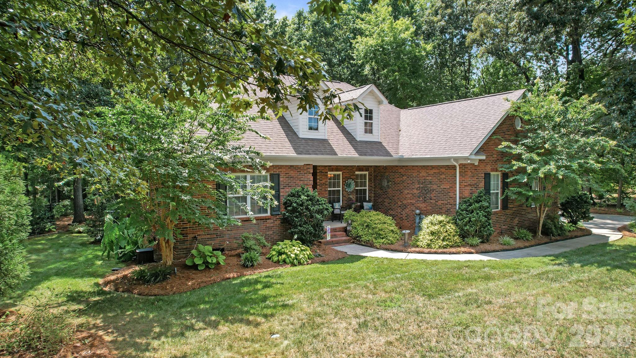 2905 Telefair Lane Property Photo 4