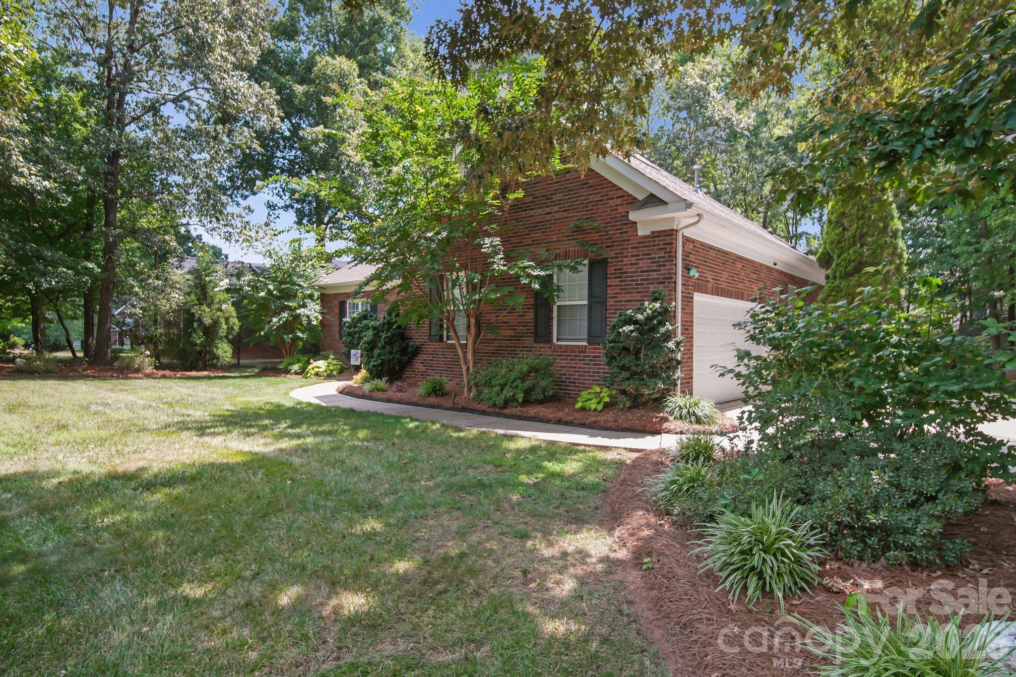 2905 Telefair Lane Property Photo 5