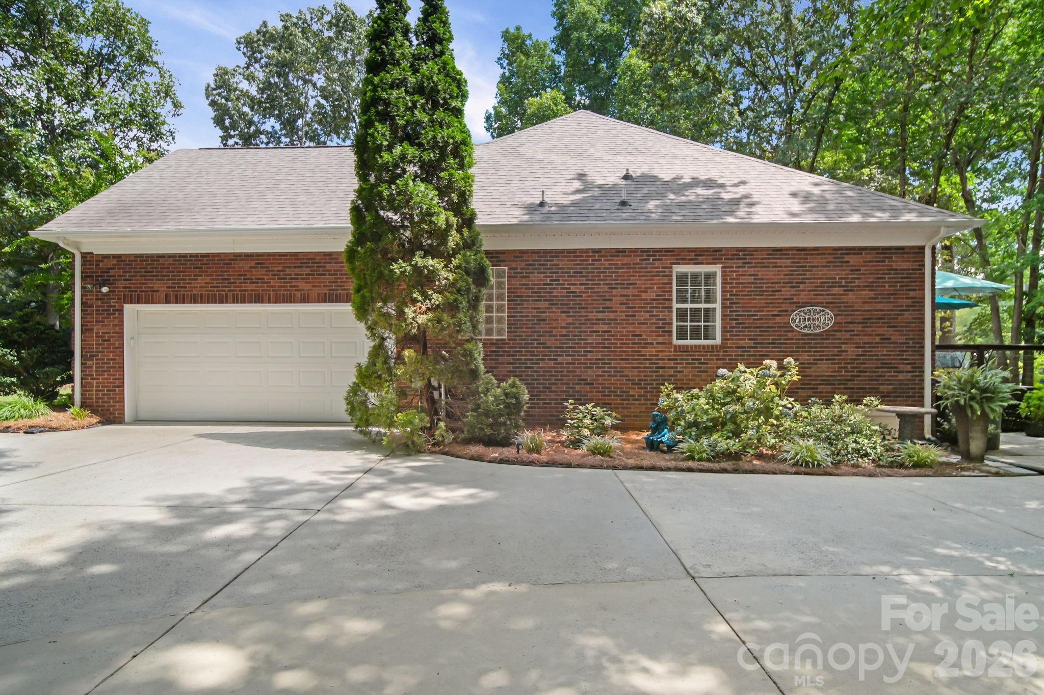 2905 Telefair Lane Property Photo 6
