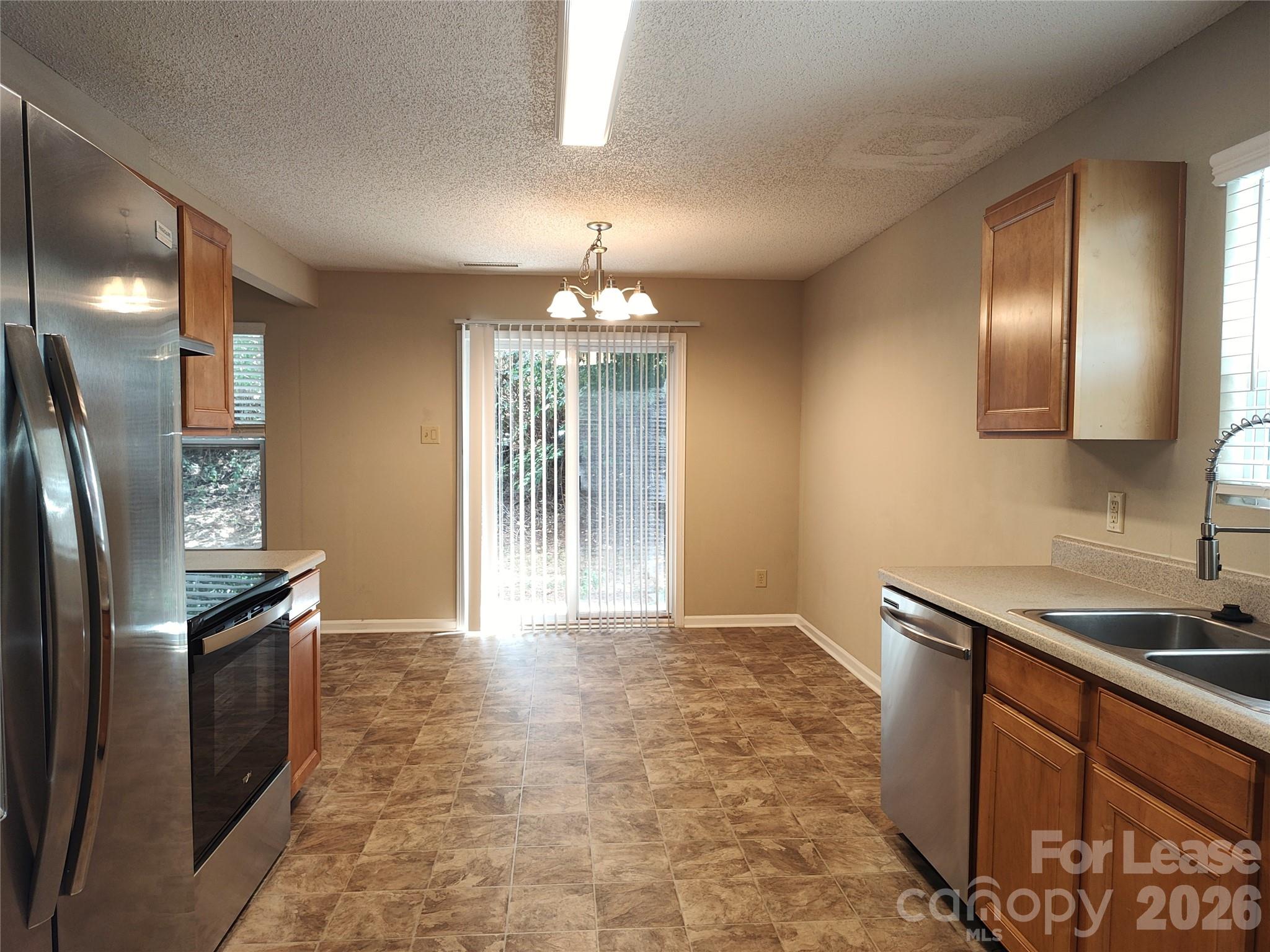 2038 Dunsmore Lane Property Photo 3