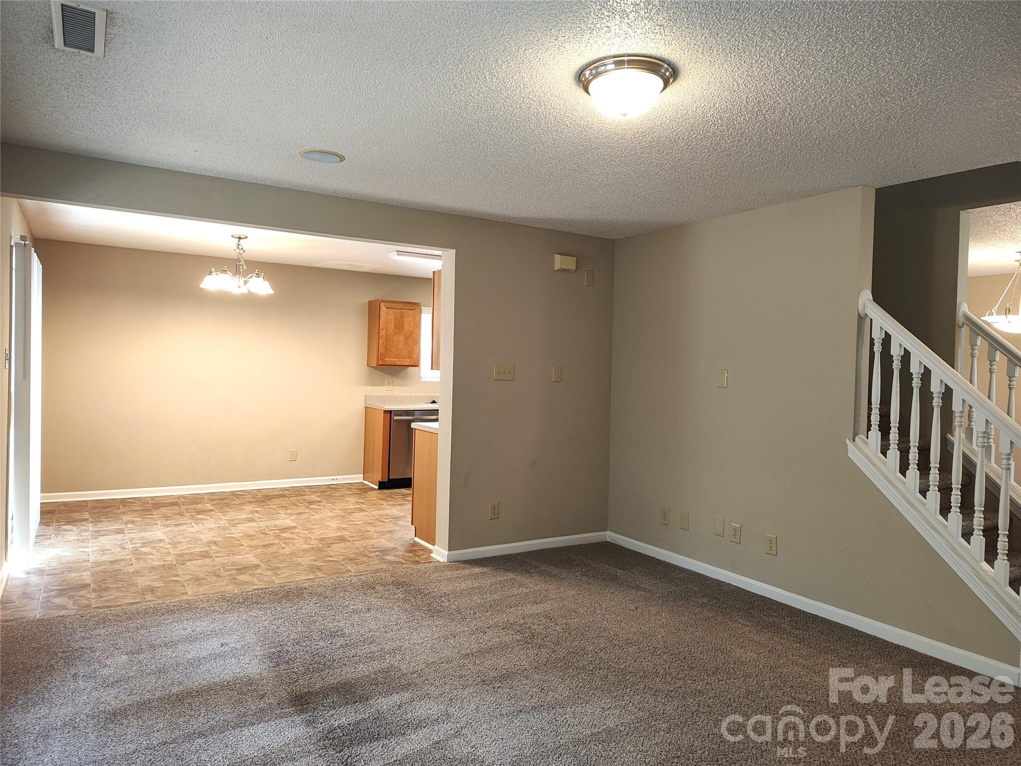2038 Dunsmore Lane Property Photo 6