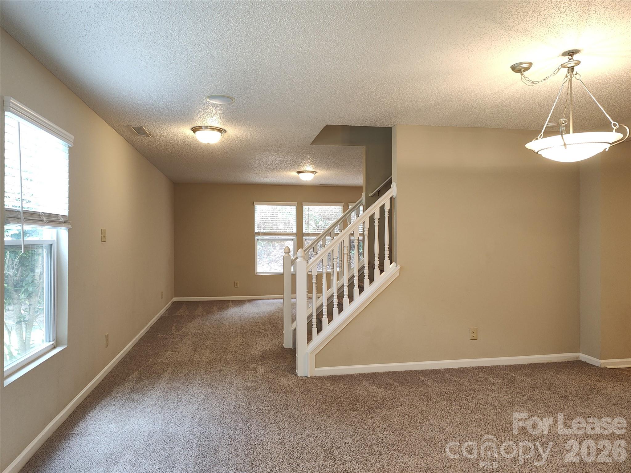 2038 Dunsmore Lane Property Photo 8