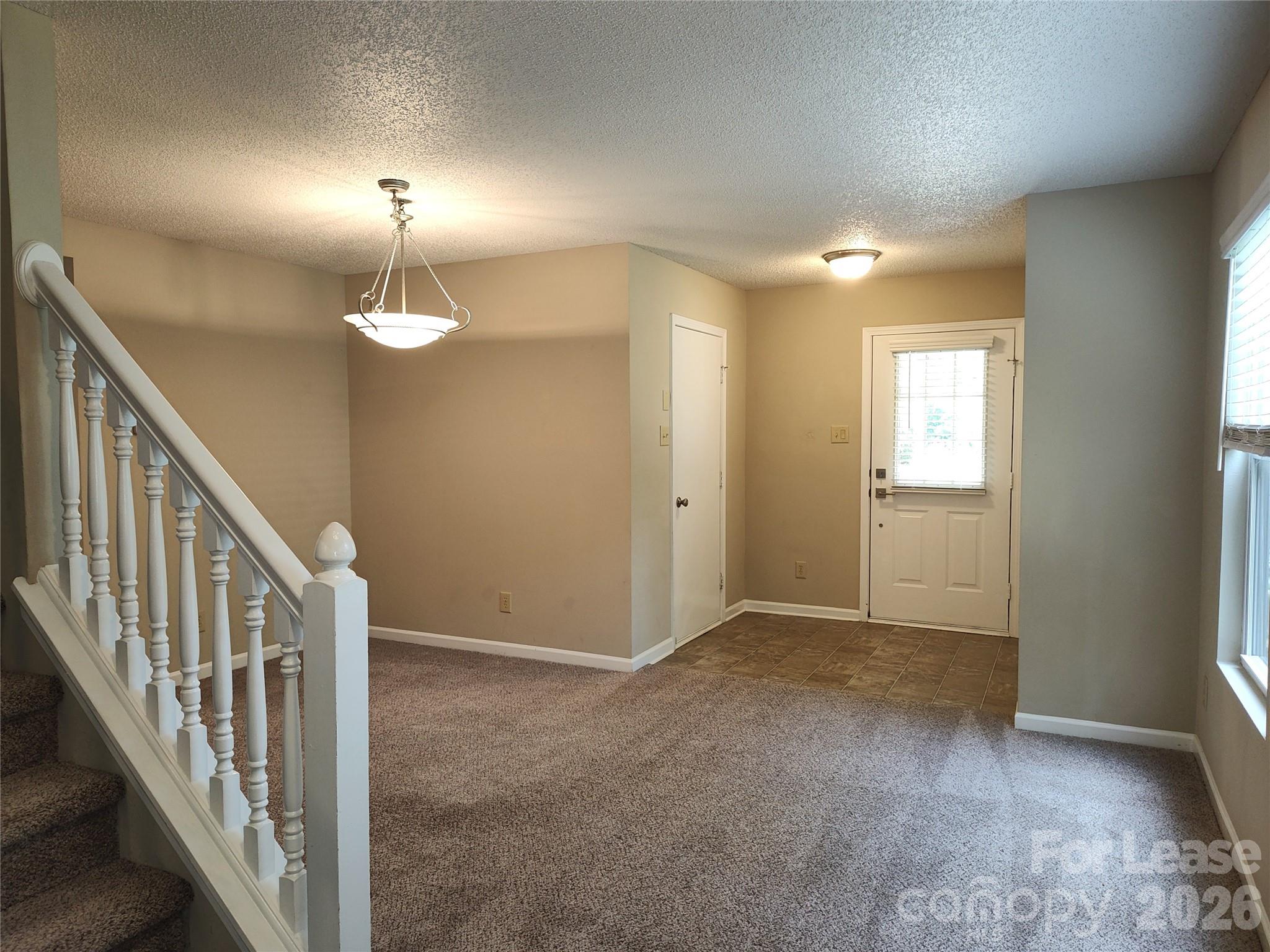 2038 Dunsmore Lane Property Photo 9