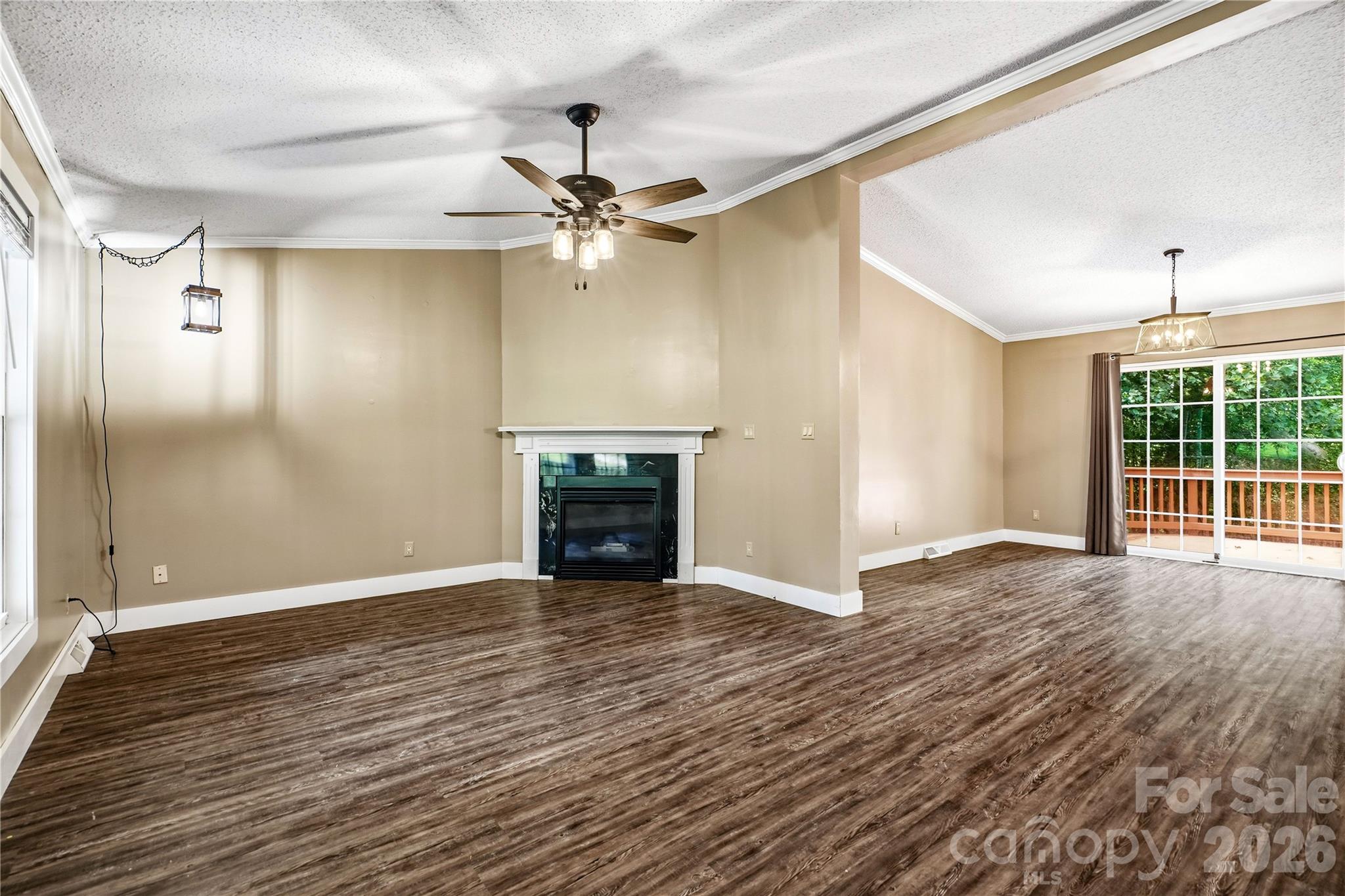3555 Lake Bluff Drive Property Photo 5
