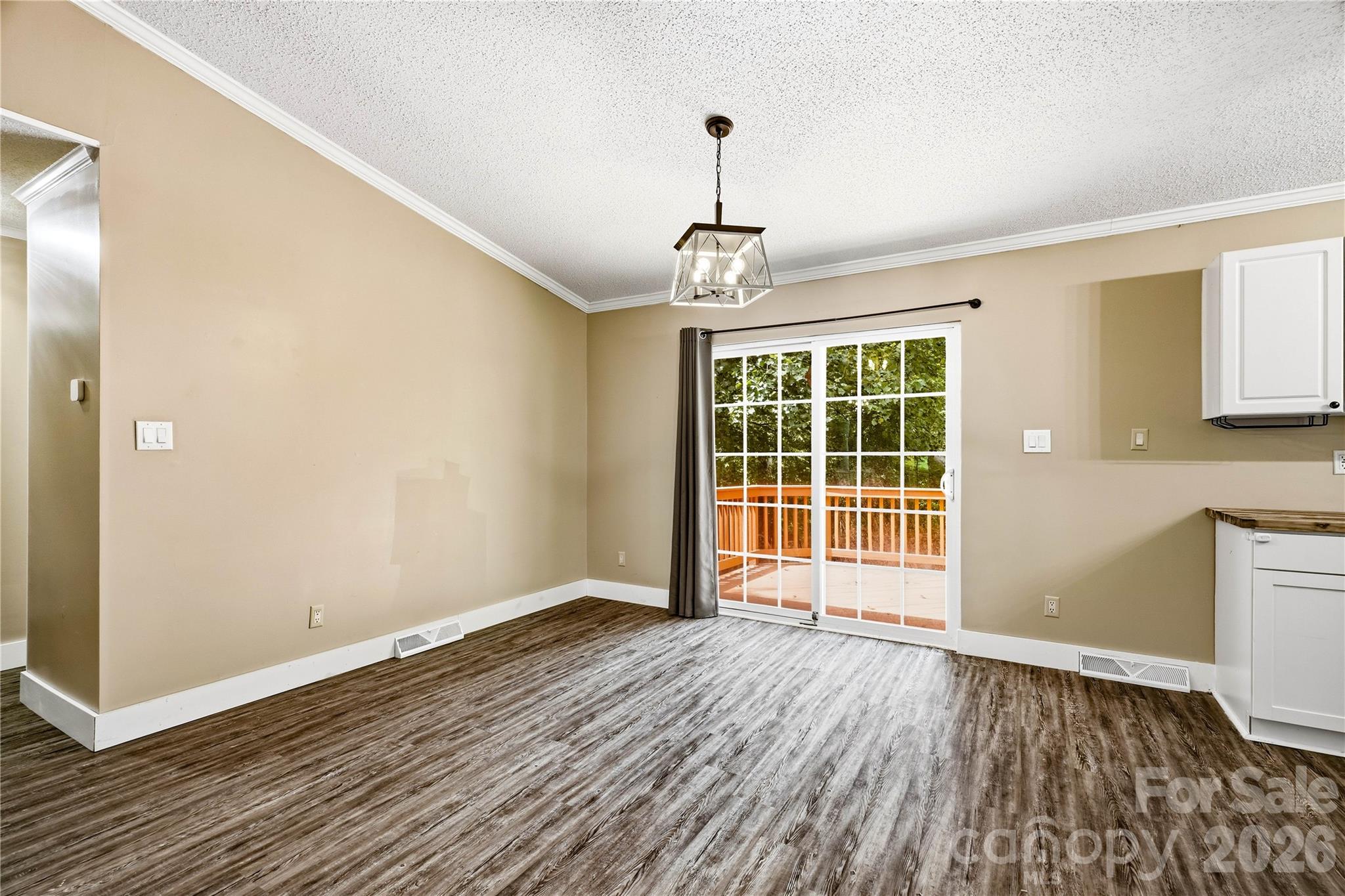 3555 Lake Bluff Drive Property Photo 6