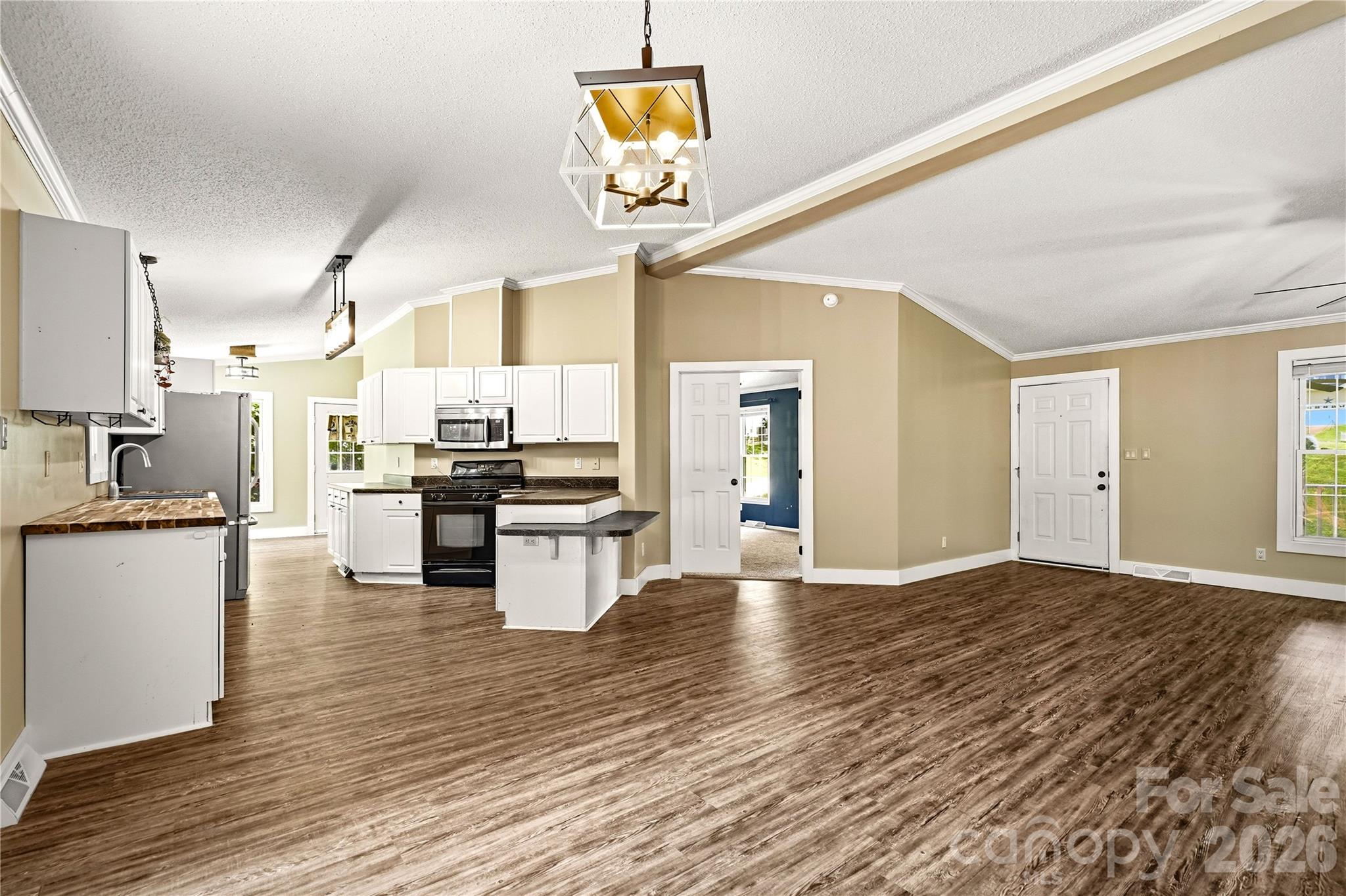 3555 Lake Bluff Drive Property Photo 8