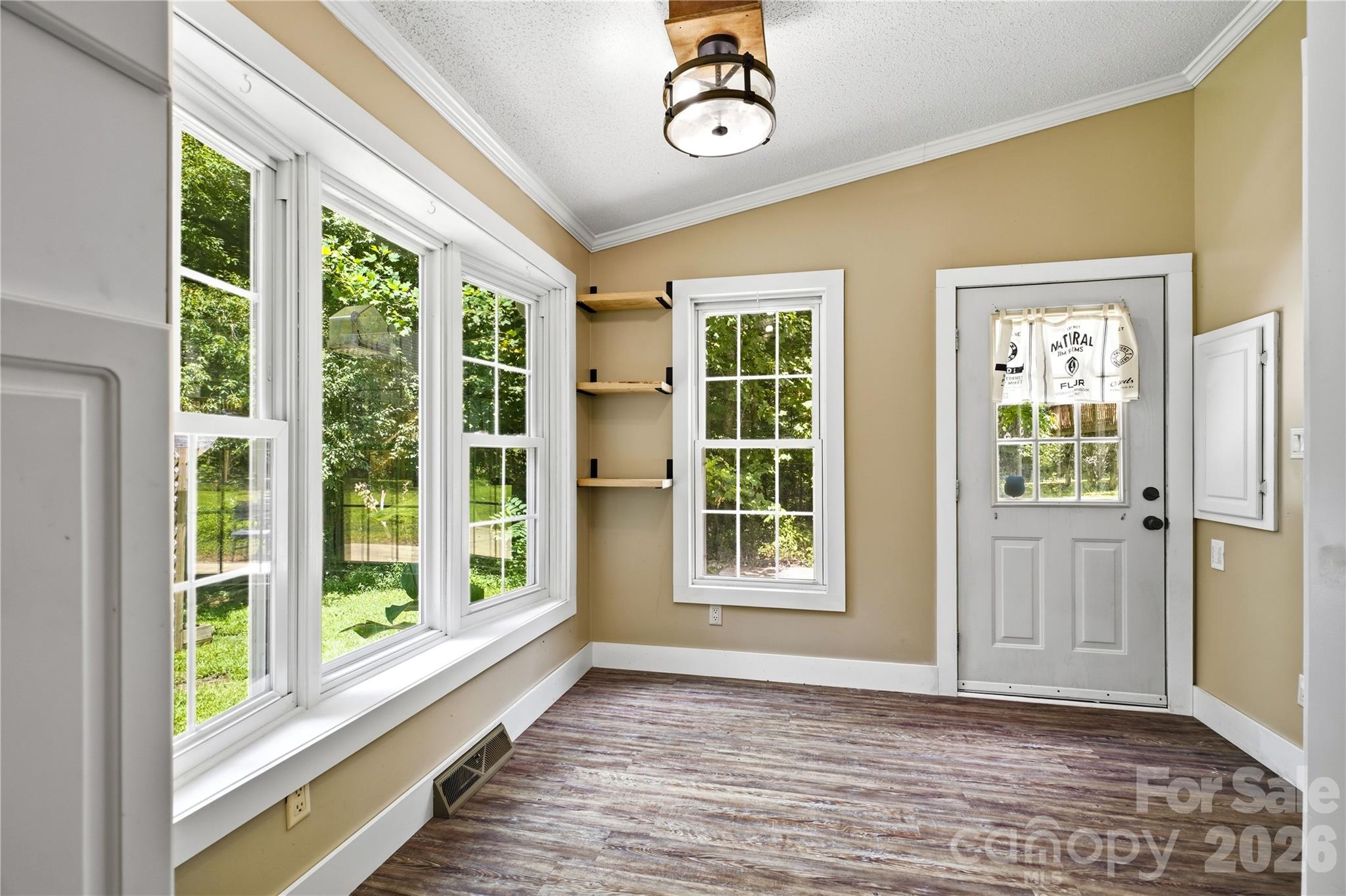 3555 Lake Bluff Drive Property Photo 11