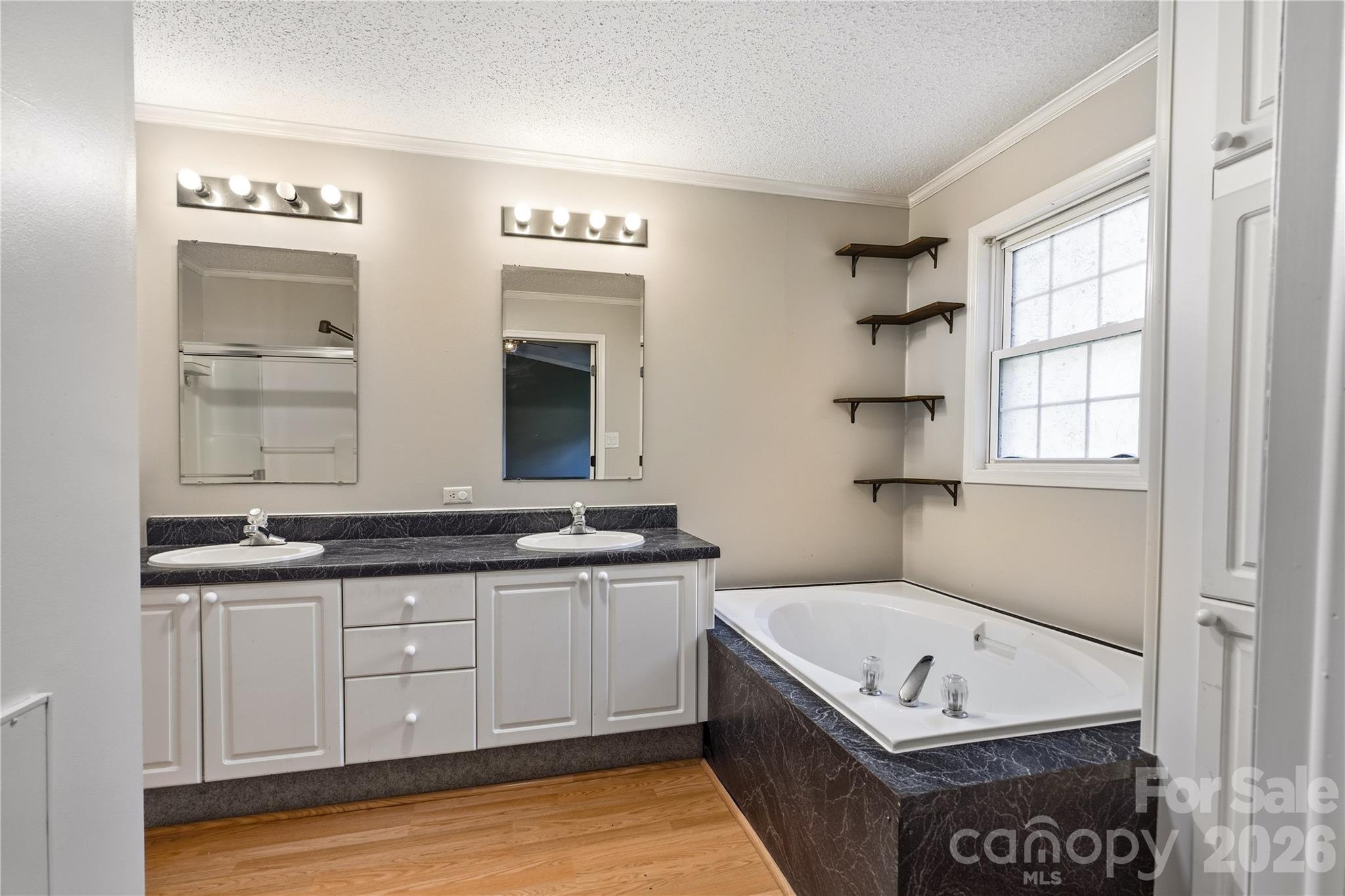 3555 Lake Bluff Drive Property Photo 17