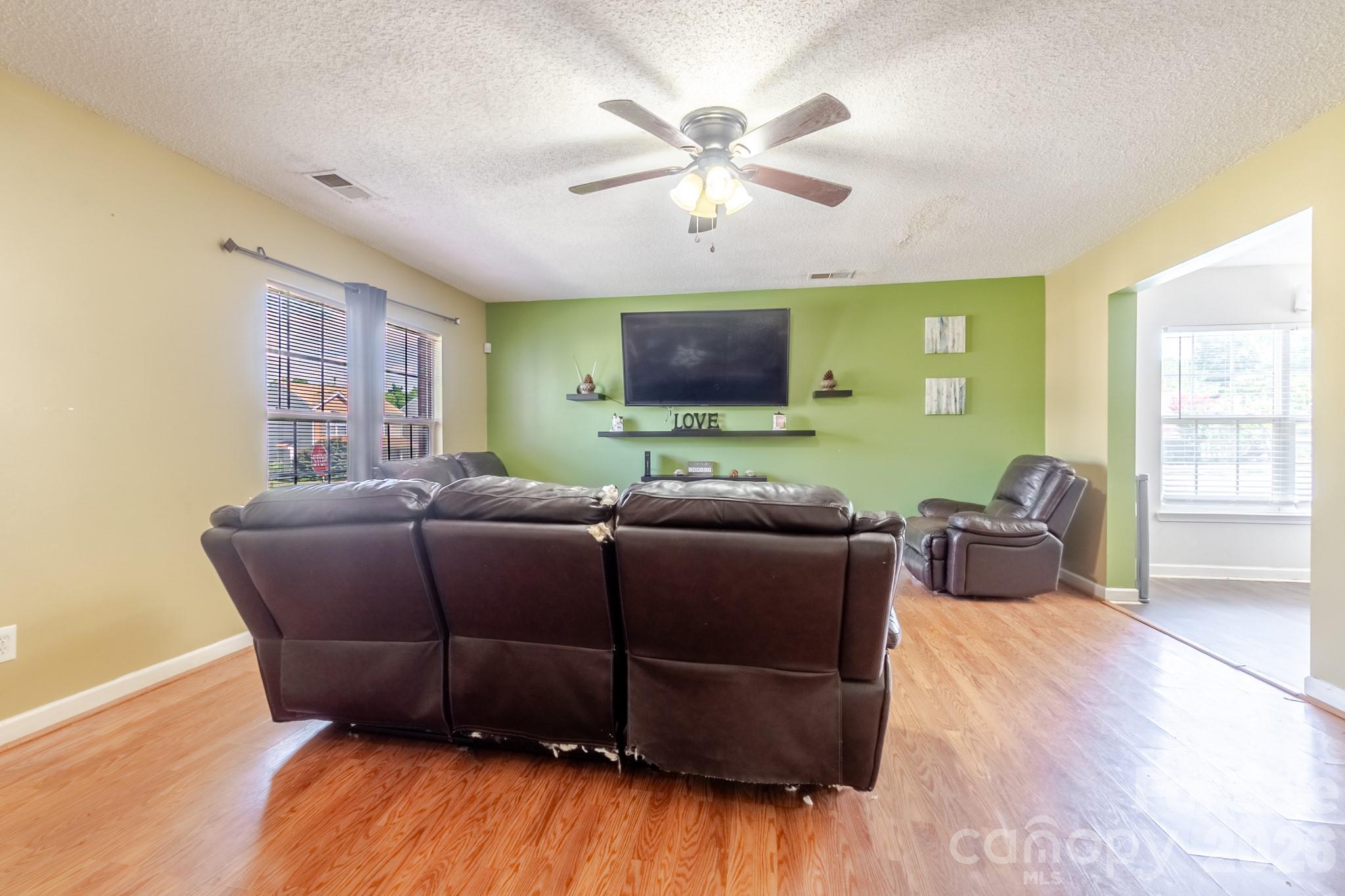 1543 Tuckers Glenn Drive Property Photo 17