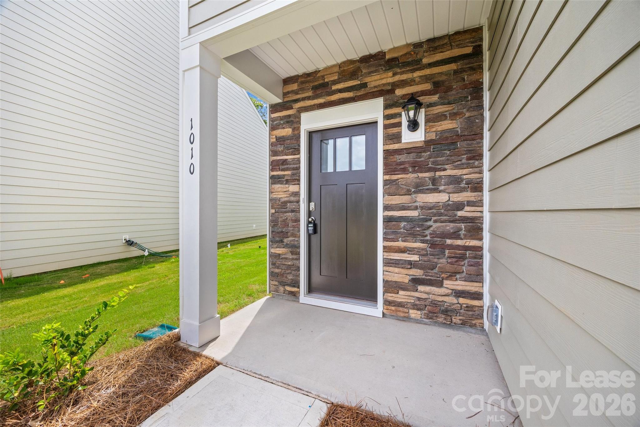 1010 Two Brothers Lane Property Photo 2