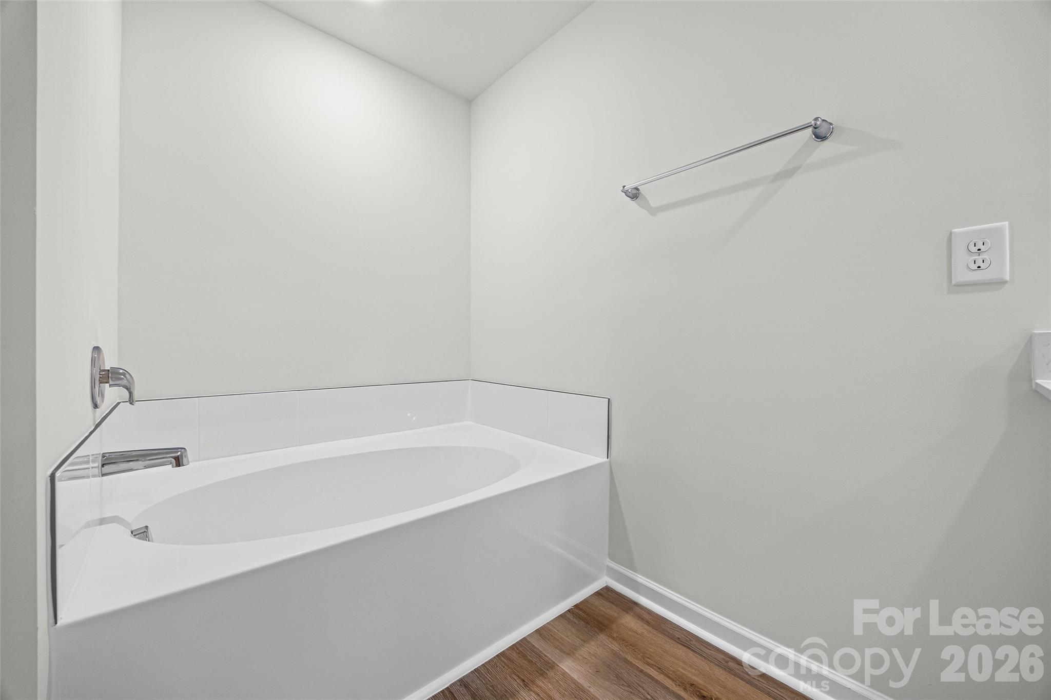 1010 Two Brothers Lane Property Photo 19