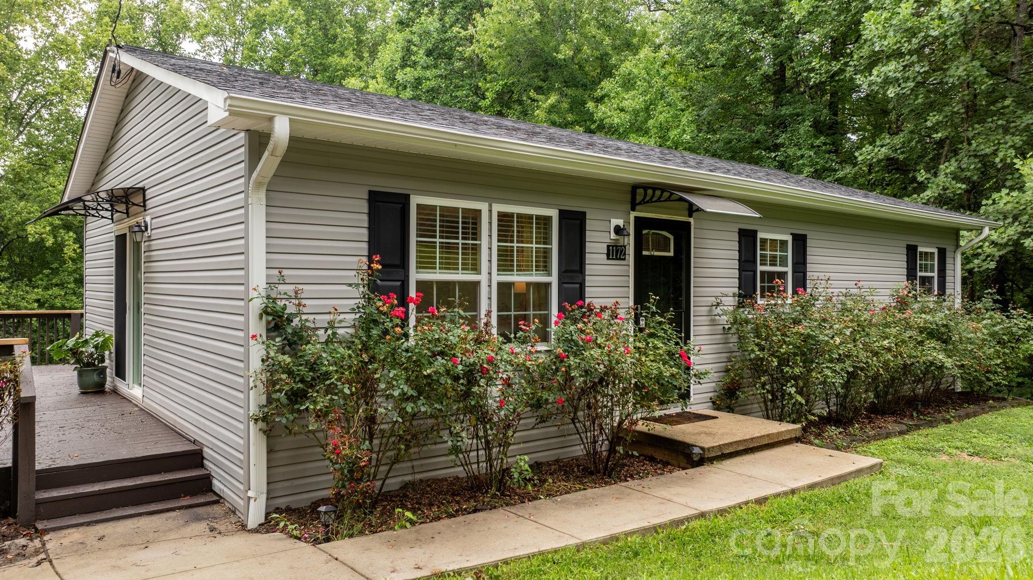 1172 Sunset Court Property Photo 4