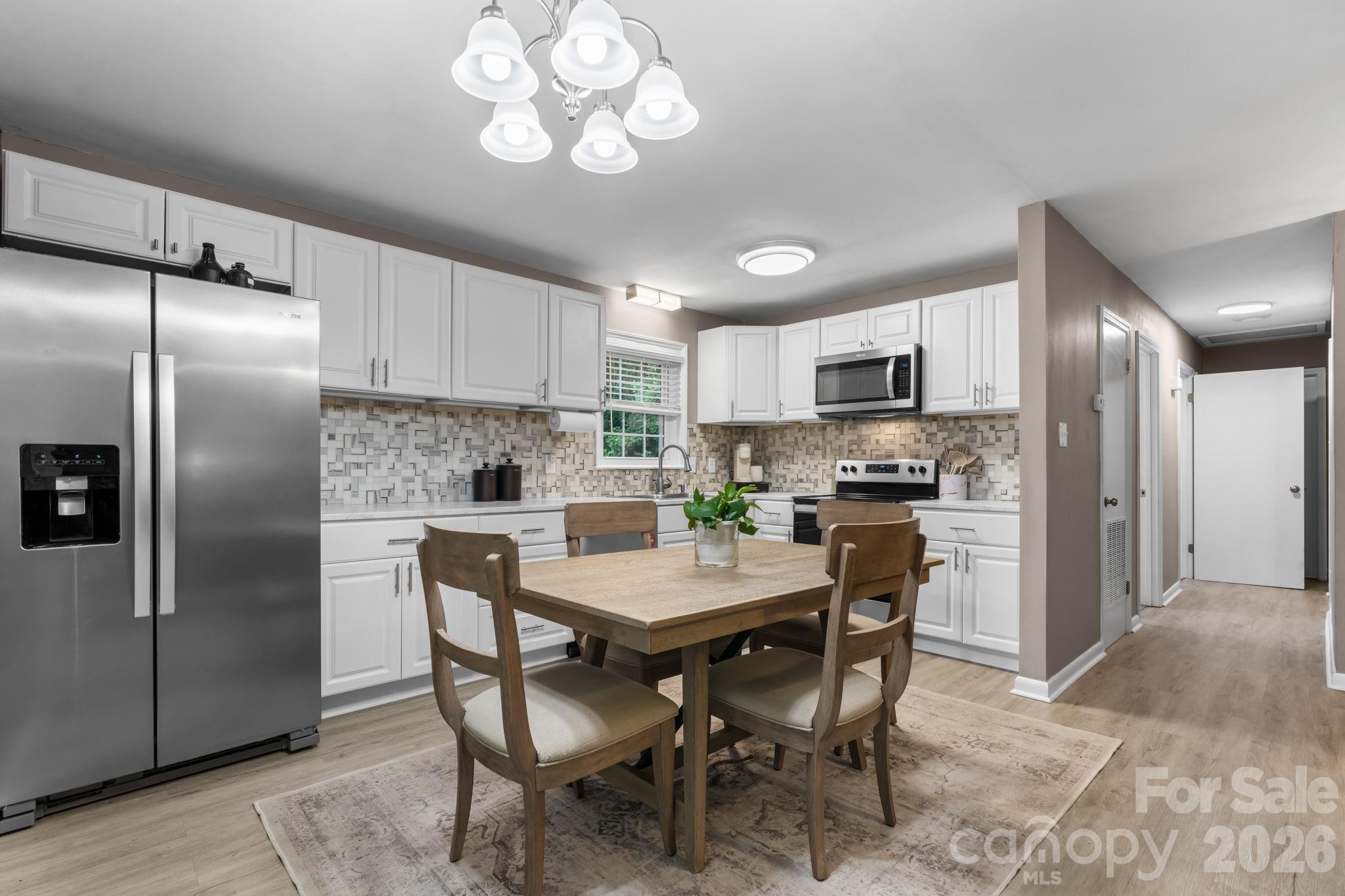 1172 Sunset Court Property Photo 7
