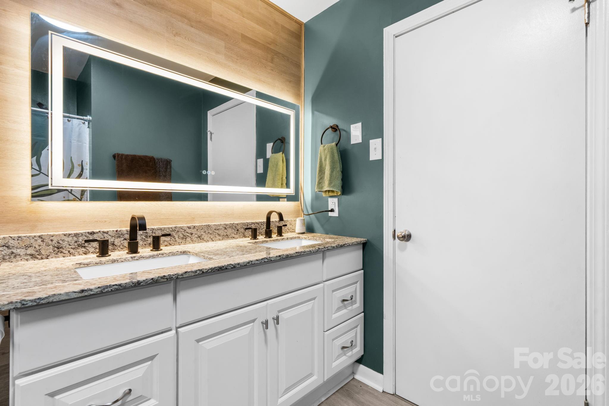 1172 Sunset Court Property Photo 12