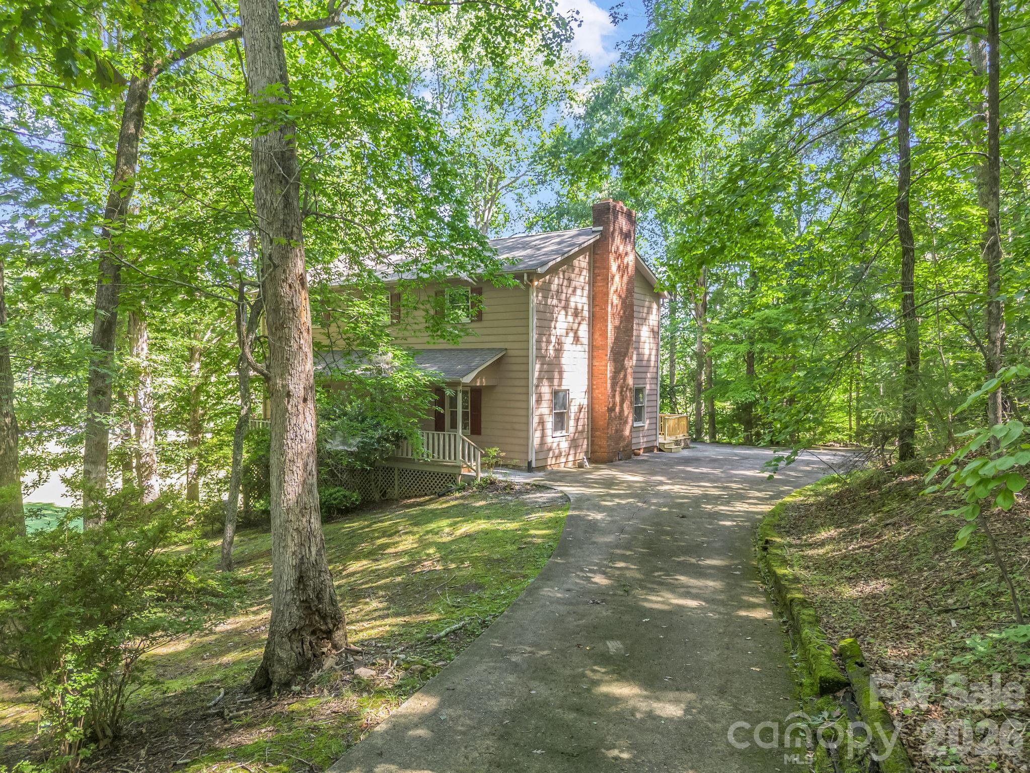154 Breeze Hill Property Photo 3