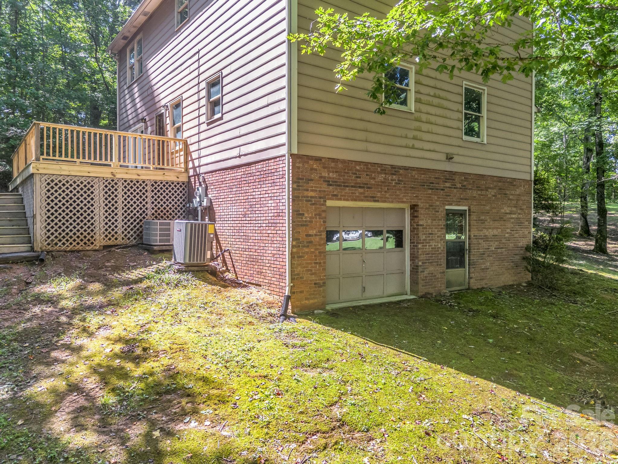 154 Breeze Hill Property Photo 4