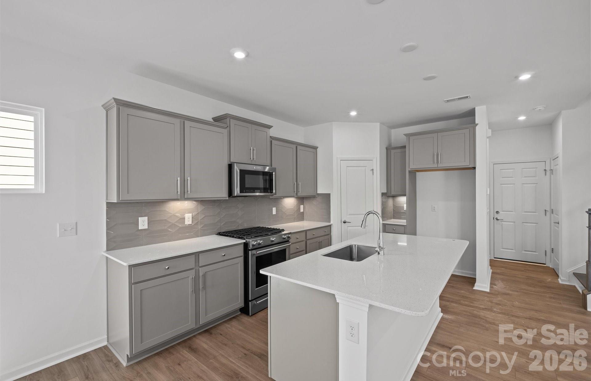 2212 Waterfall Way Property Photo 3