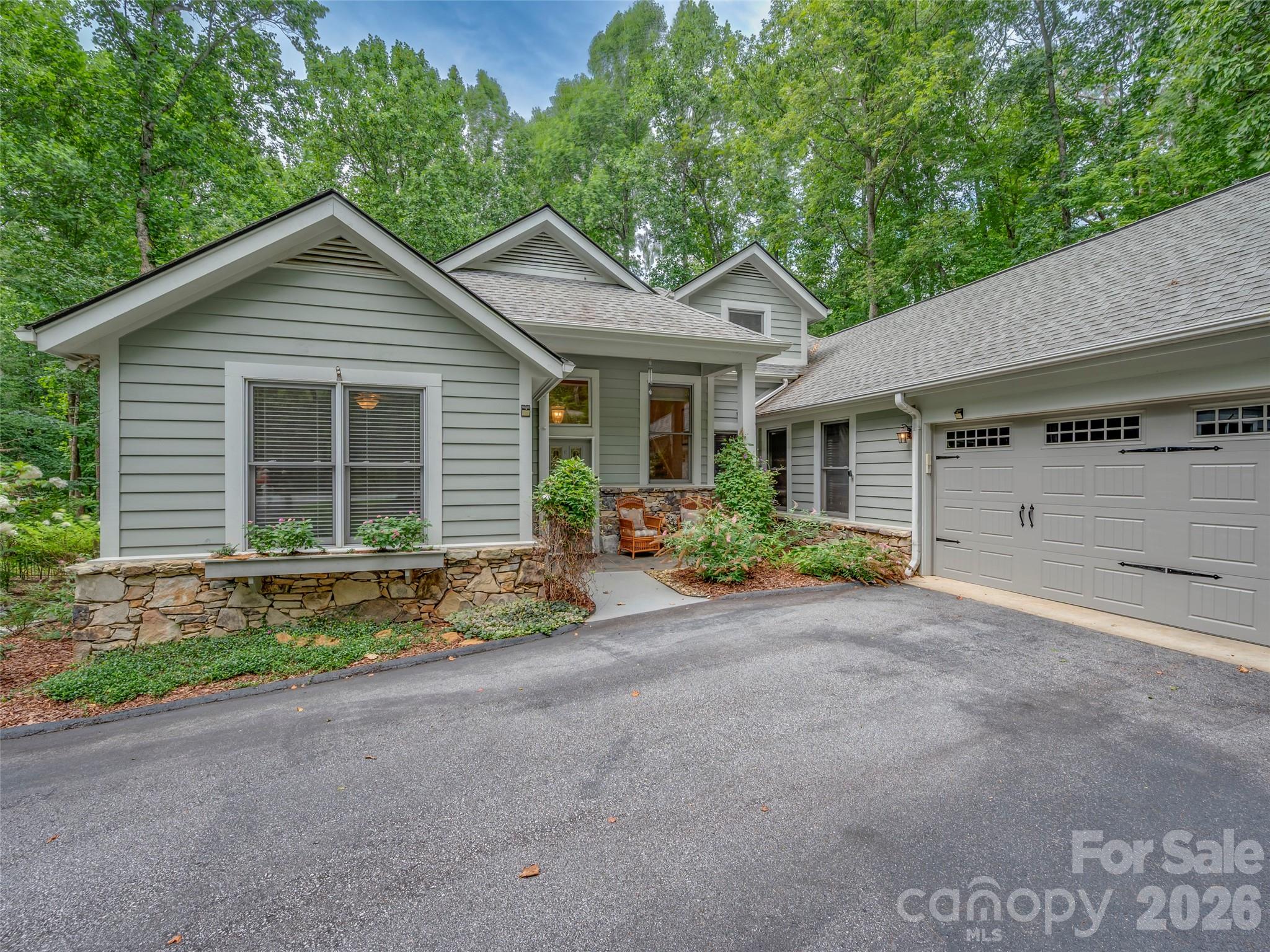 104 Little Cherokee Ridge Property Photo 1