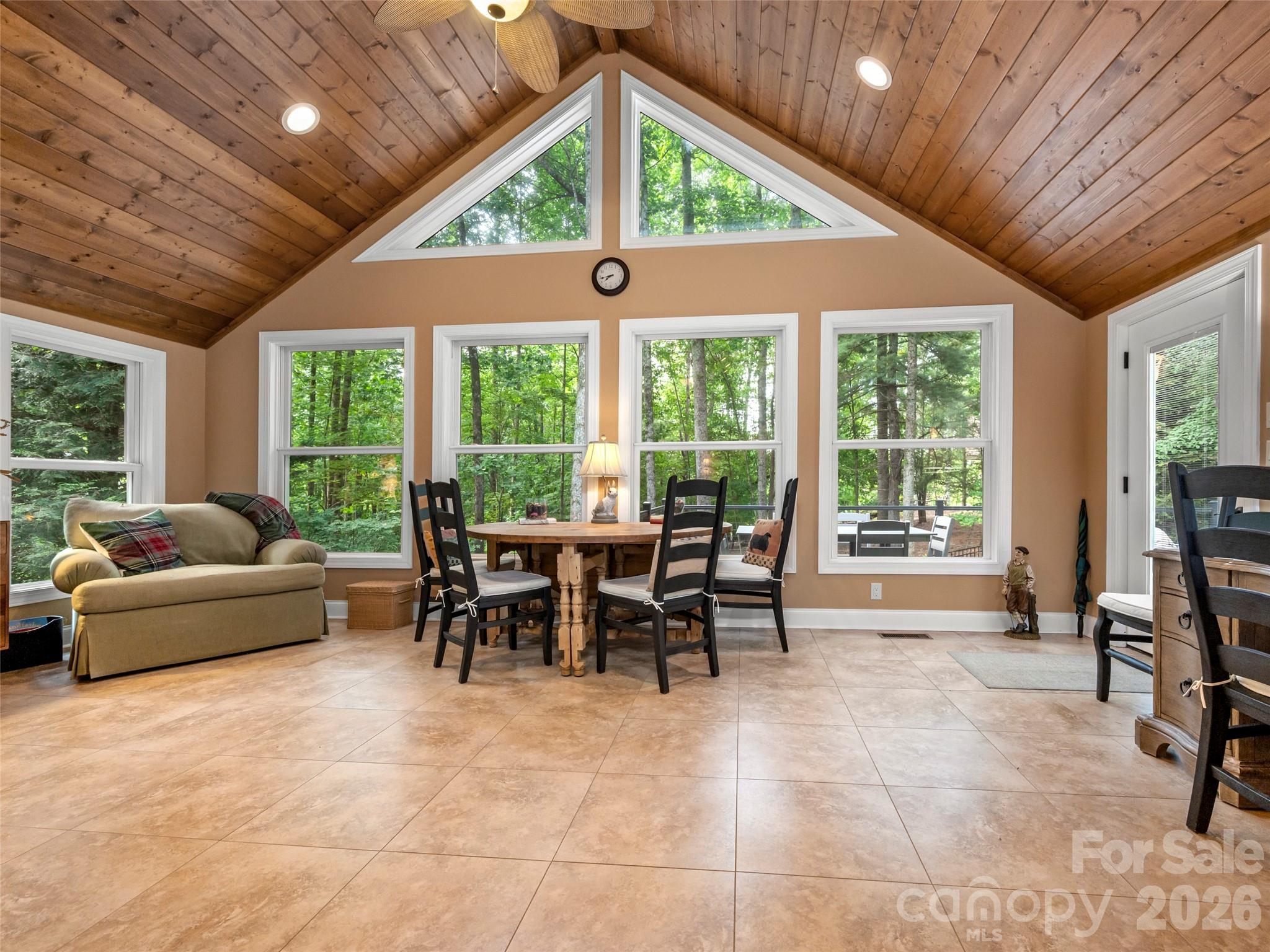 104 Little Cherokee Ridge Property Photo 14