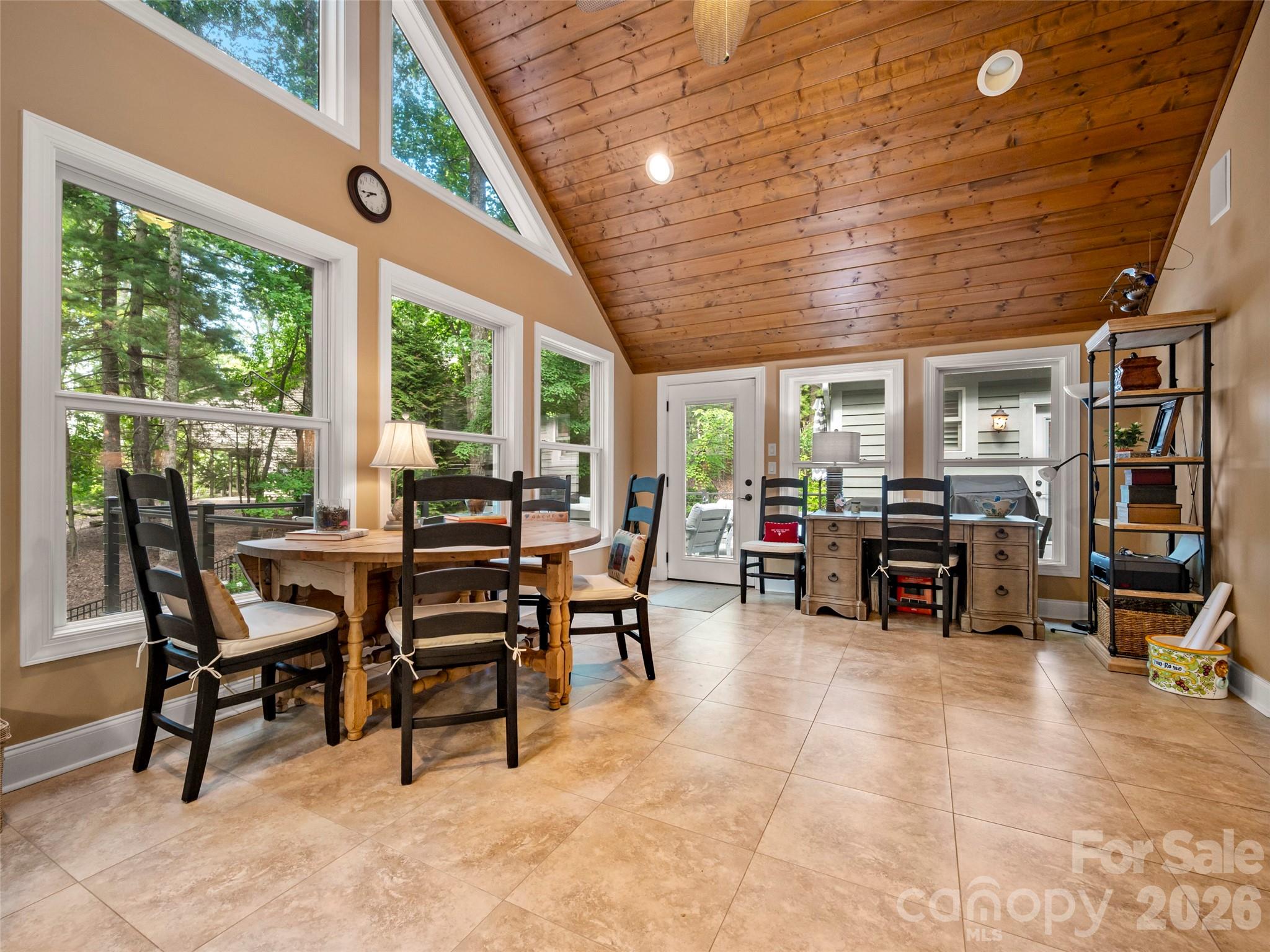 104 Little Cherokee Ridge Property Photo 16