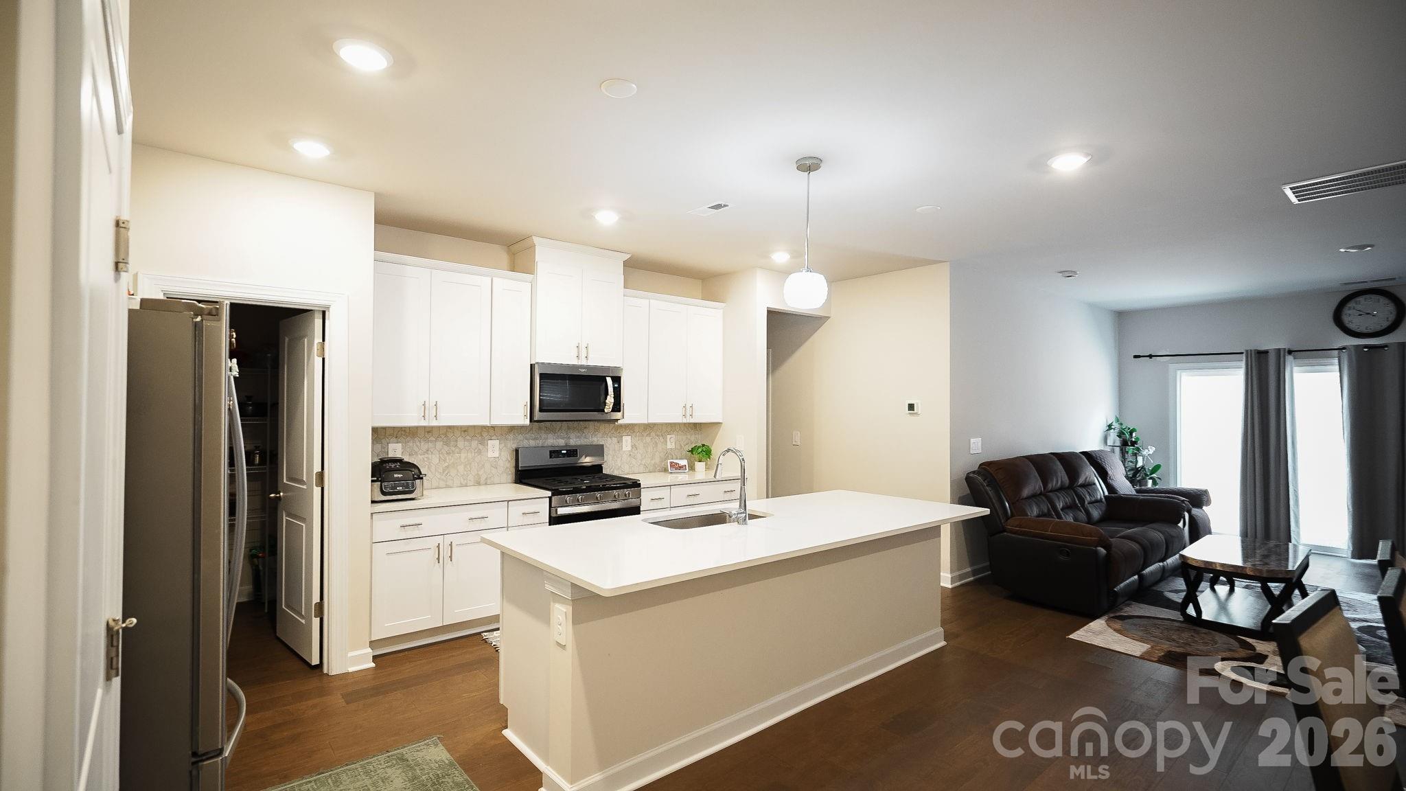 486 Olympia Way Property Photo 5