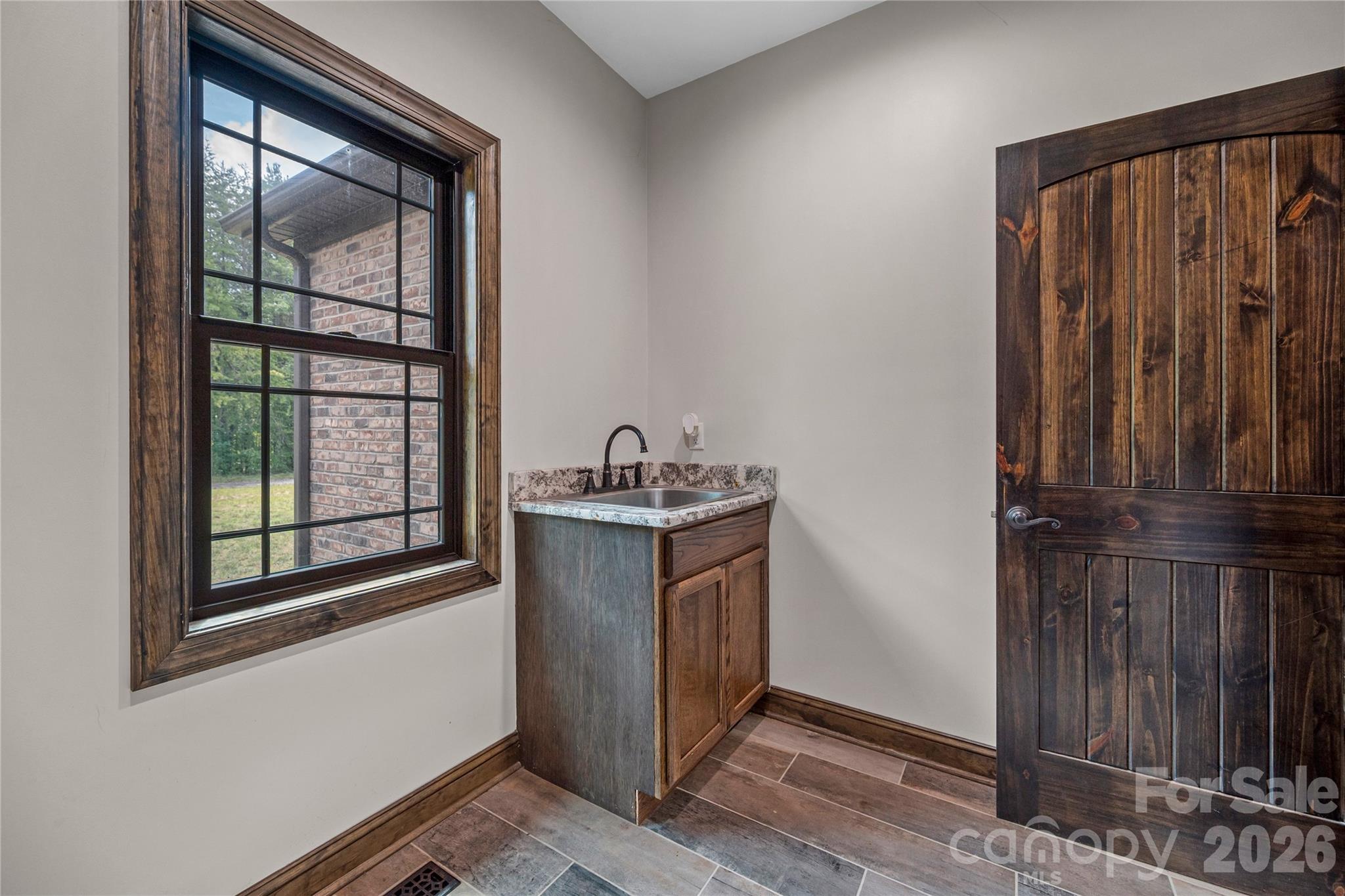 311 Bethesda Road 11, 12 Property Photo 37