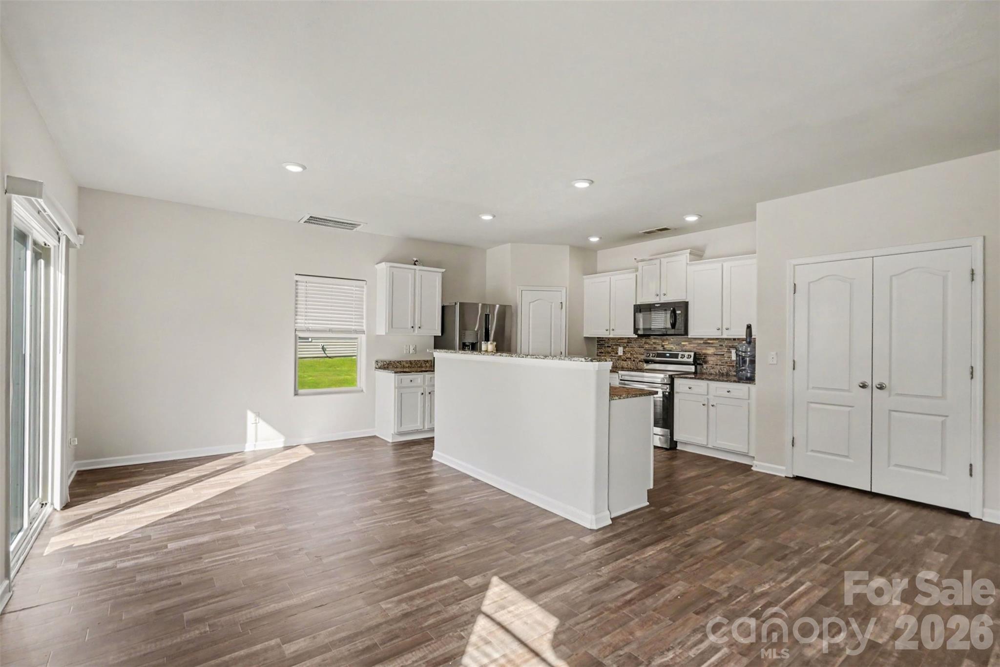 8411 Highgate Drive Property Photo 2