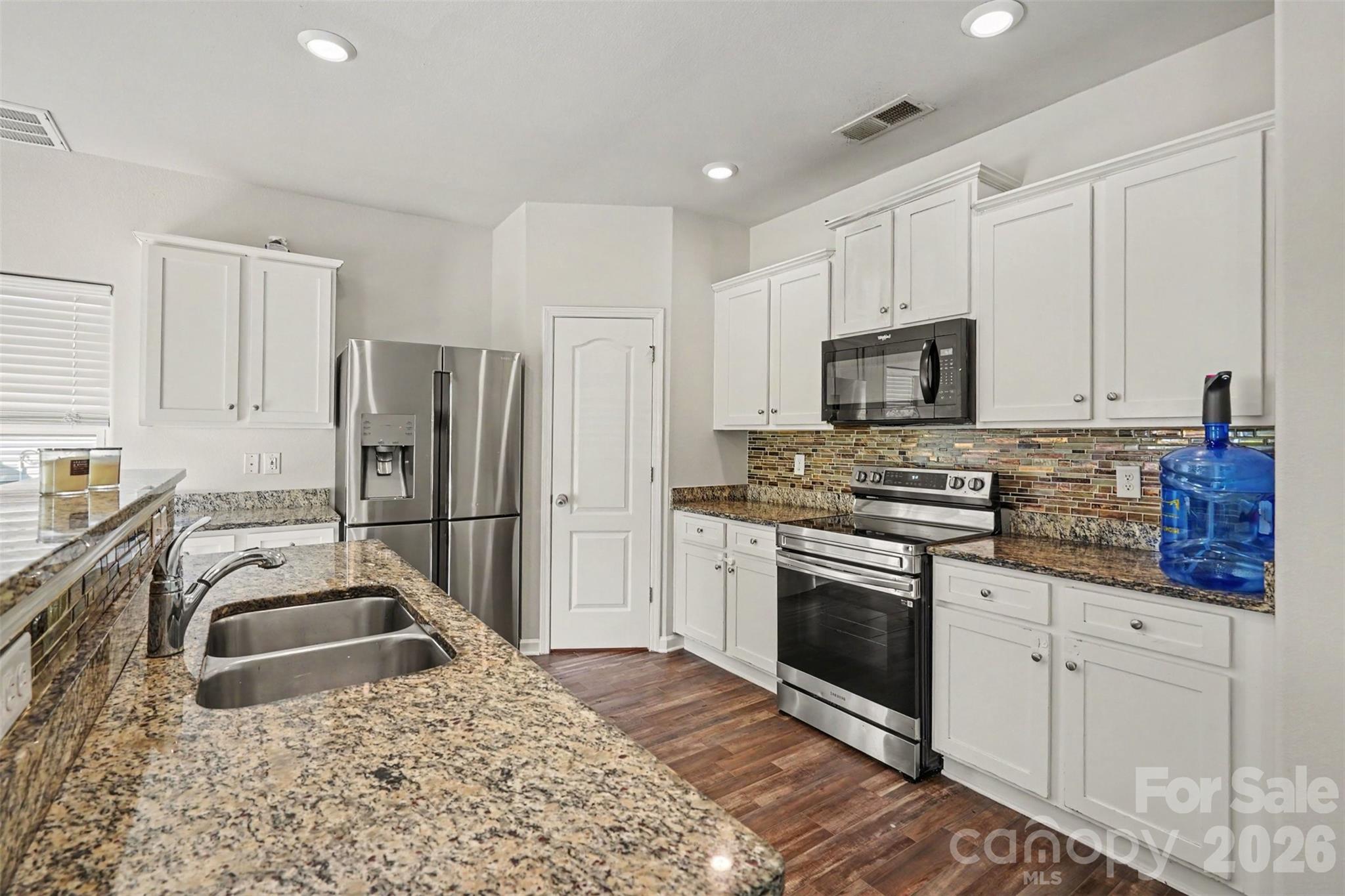8411 Highgate Drive Property Photo 5