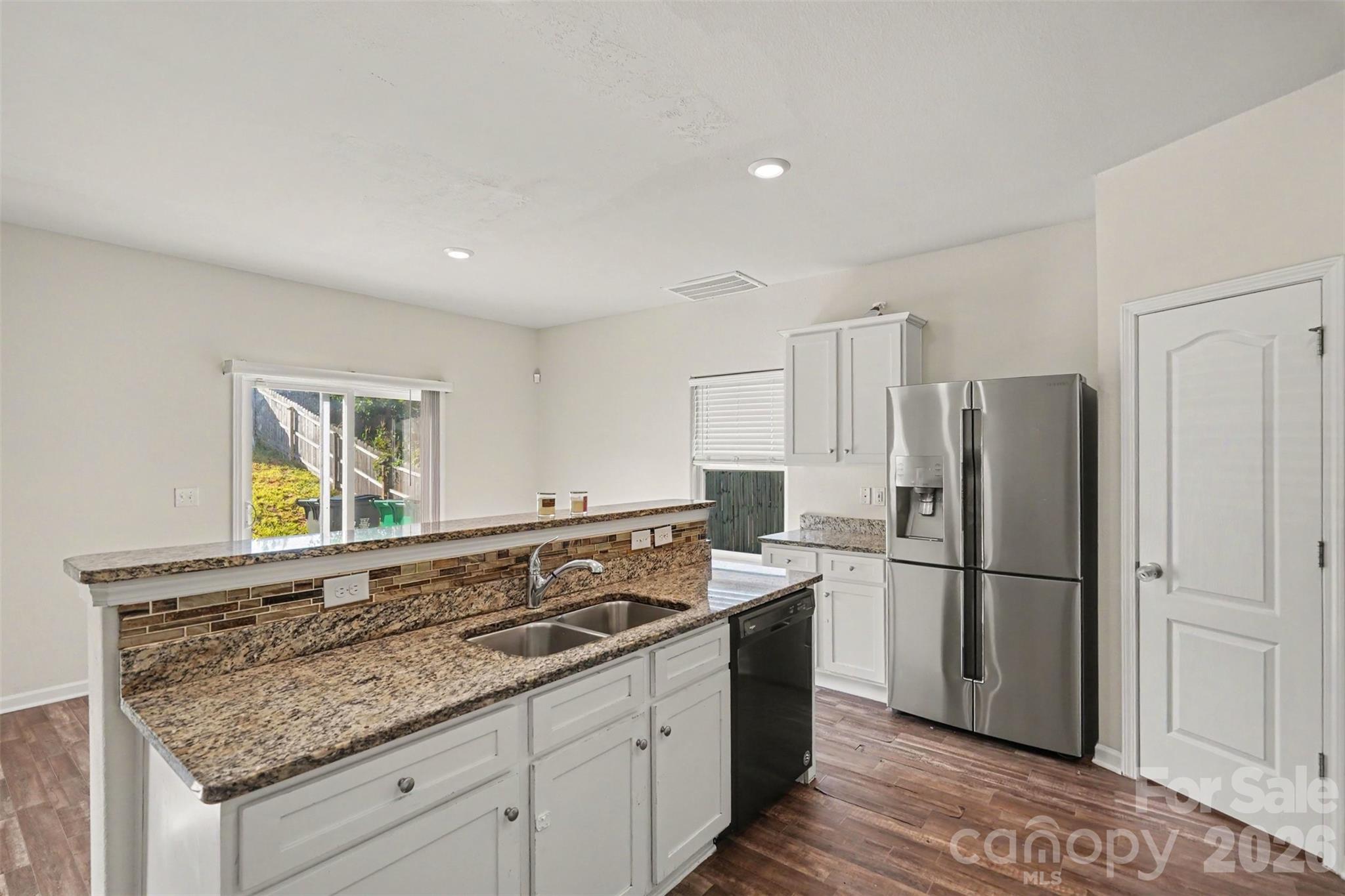 8411 Highgate Drive Property Photo 6