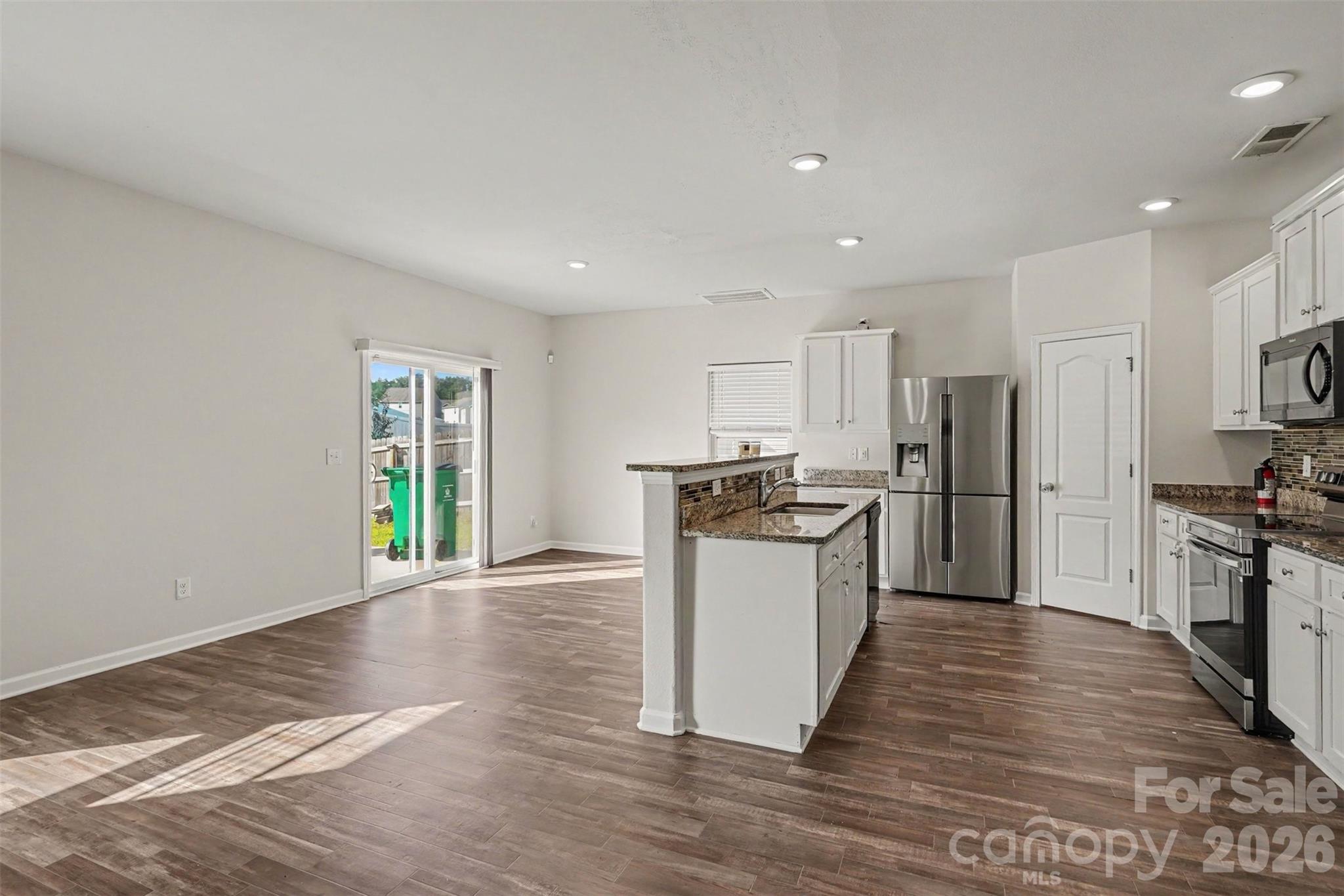 8411 Highgate Drive Property Photo 7