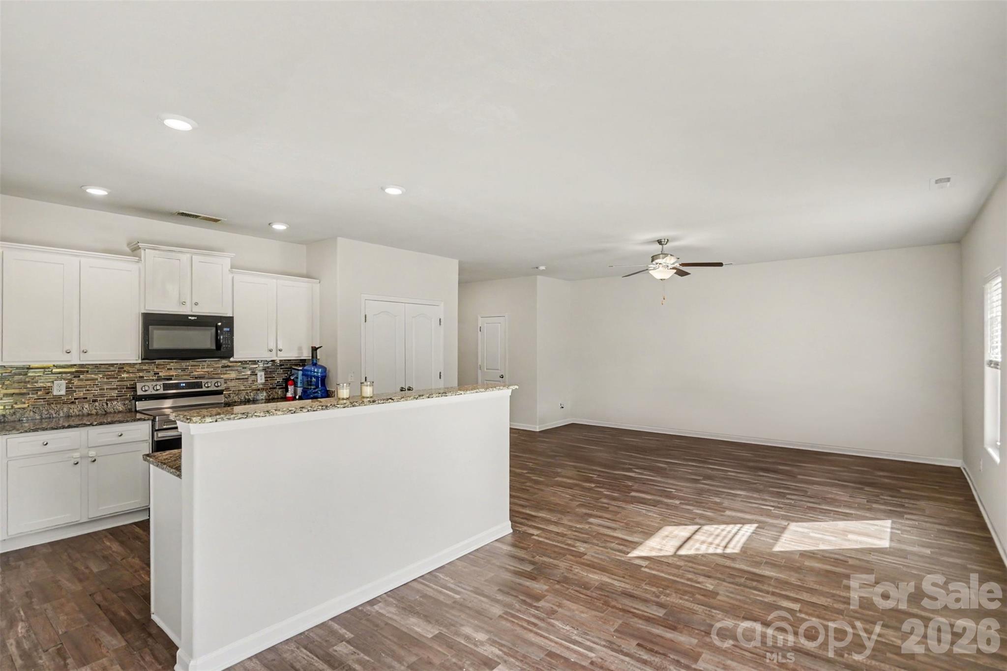 8411 Highgate Drive Property Photo 8