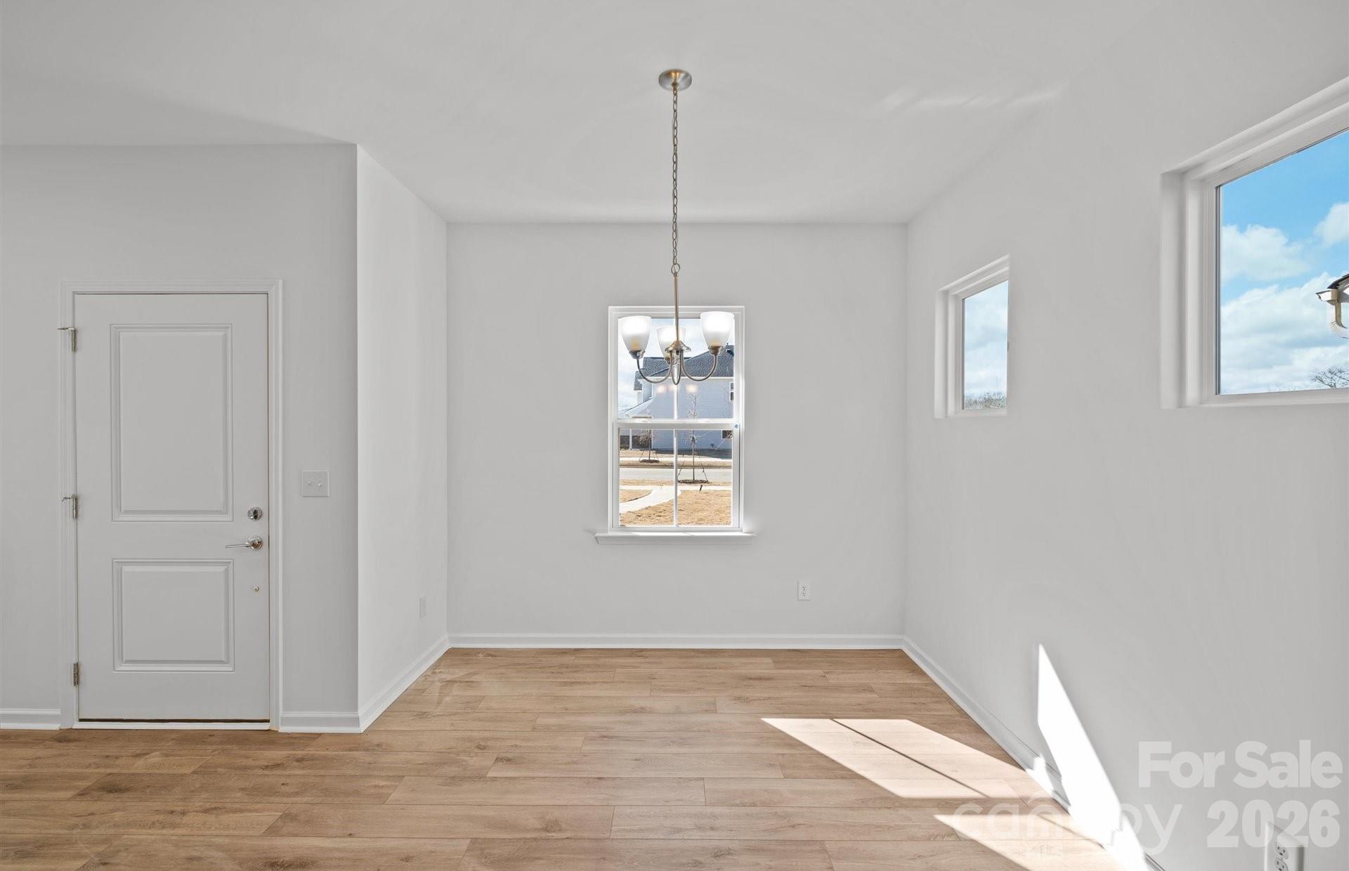 2124 Waterfall Way Property Photo 6