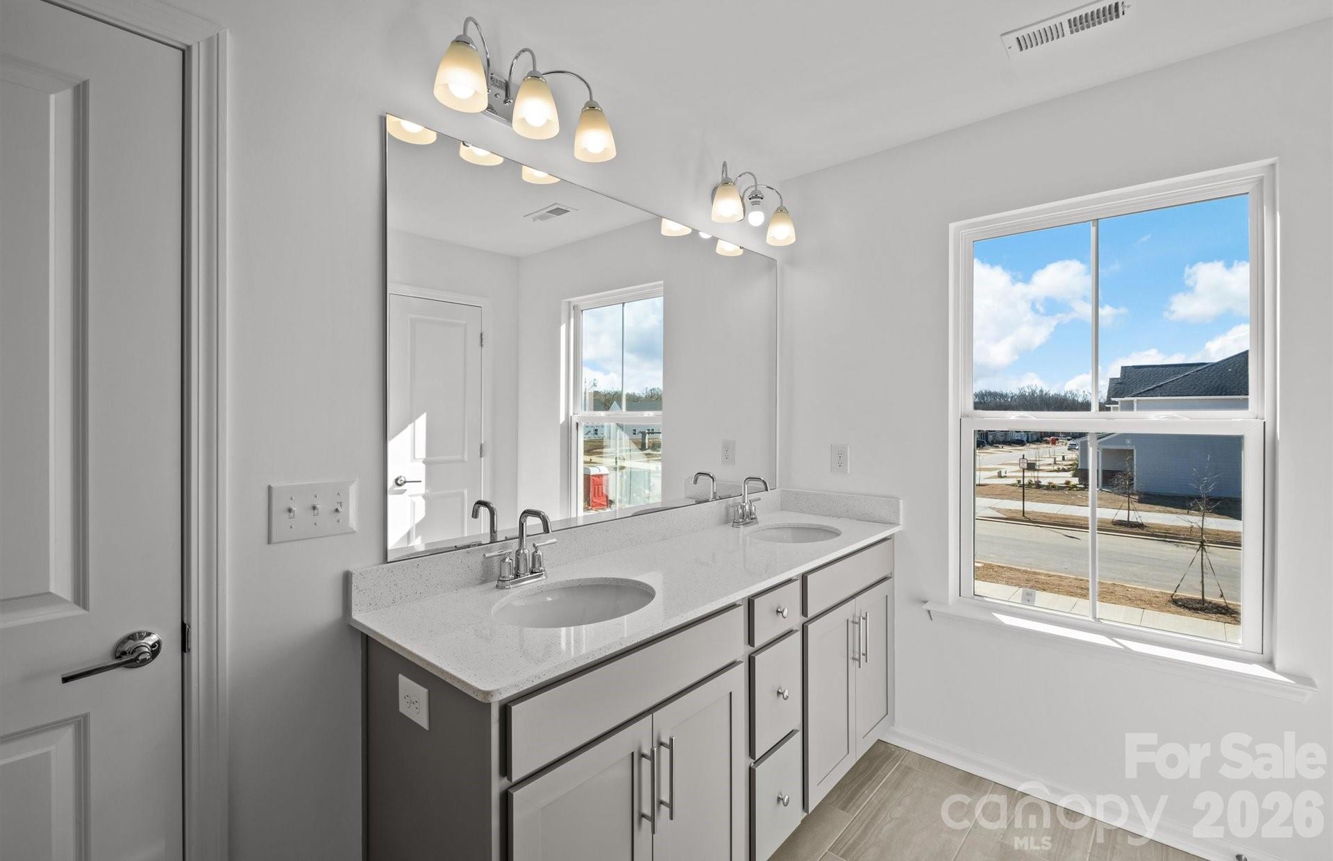 2124 Waterfall Way Property Photo 12