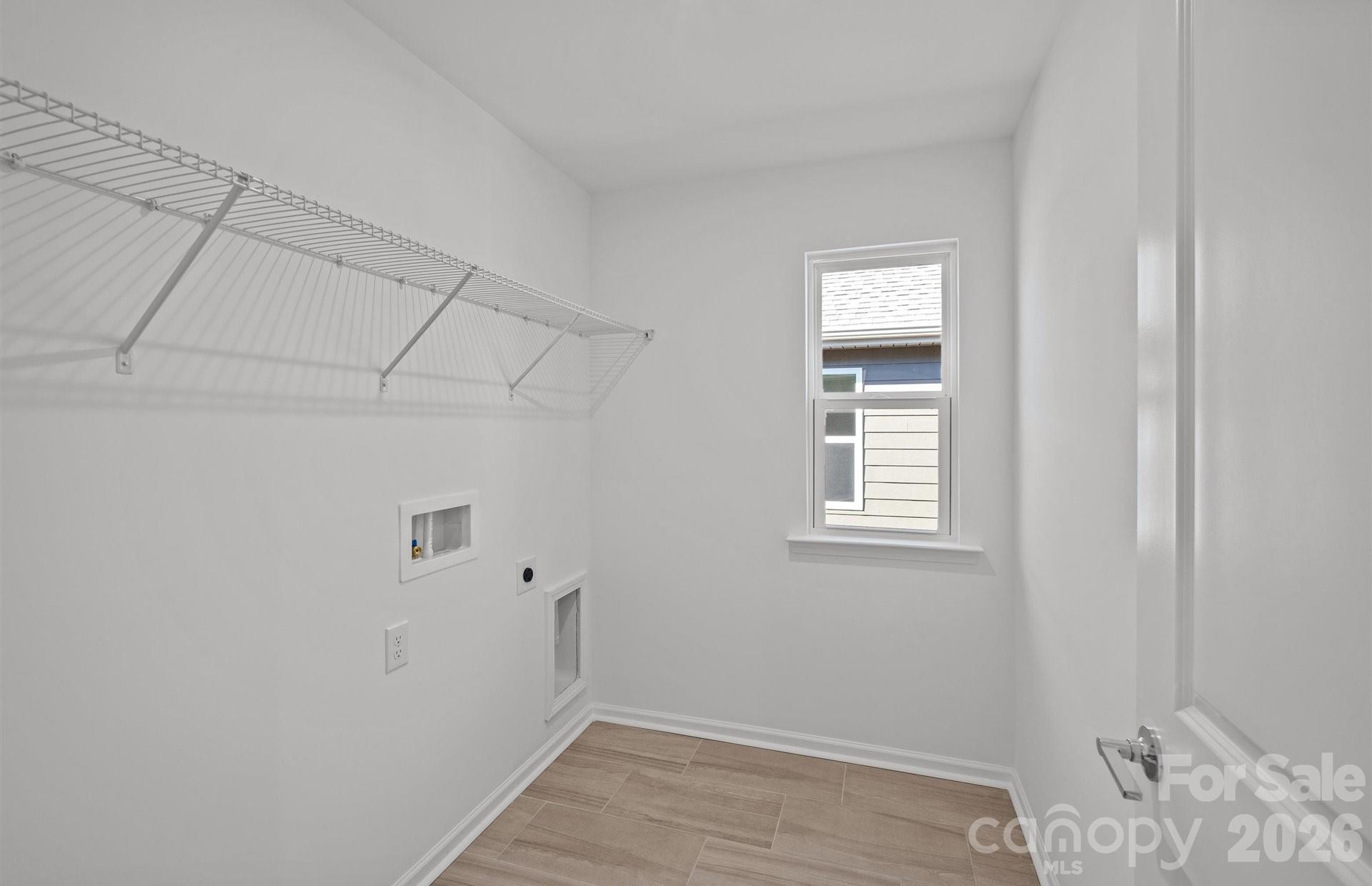2124 Waterfall Way Property Photo 13