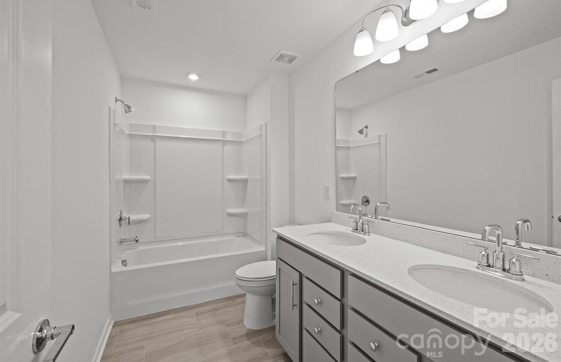 2124 Waterfall Way Property Photo 15