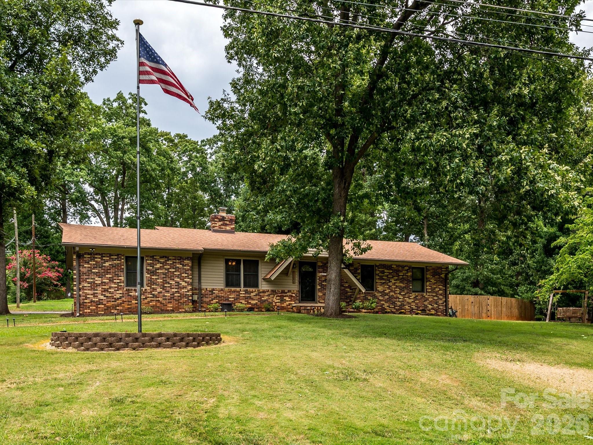 1106 Robinhood Lane Property Photo 1