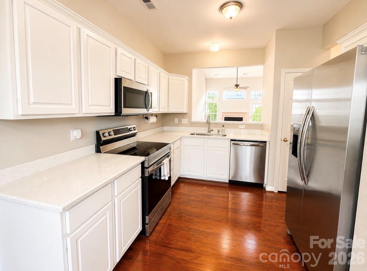 320 Shingleoak Drive Property Photo 9