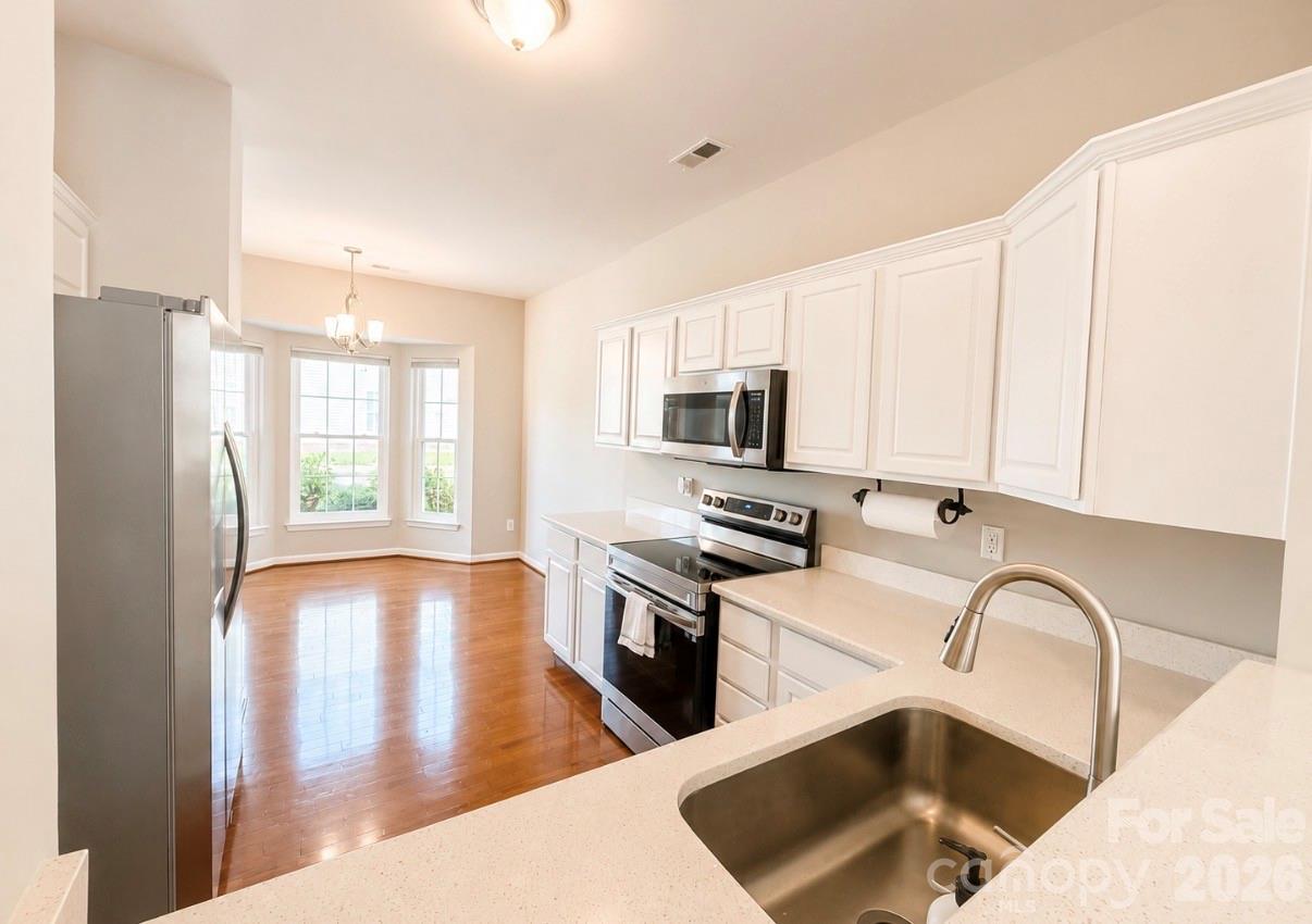 320 Shingleoak Drive Property Photo 11