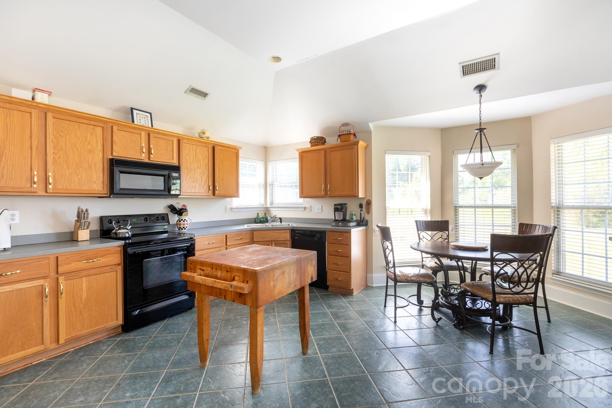 3431 Continental Drive Property Photo 4