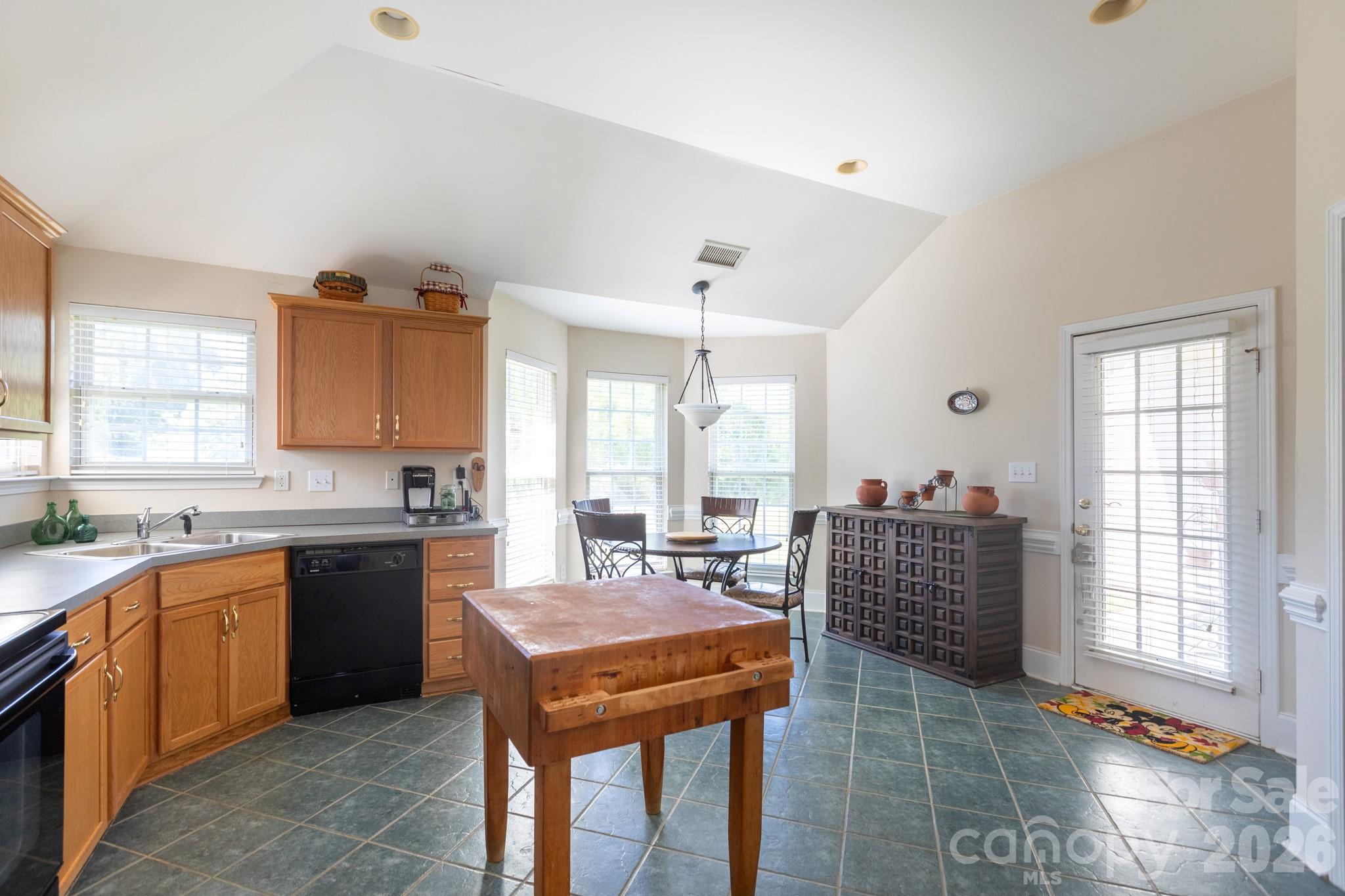 3431 Continental Drive Property Photo 6