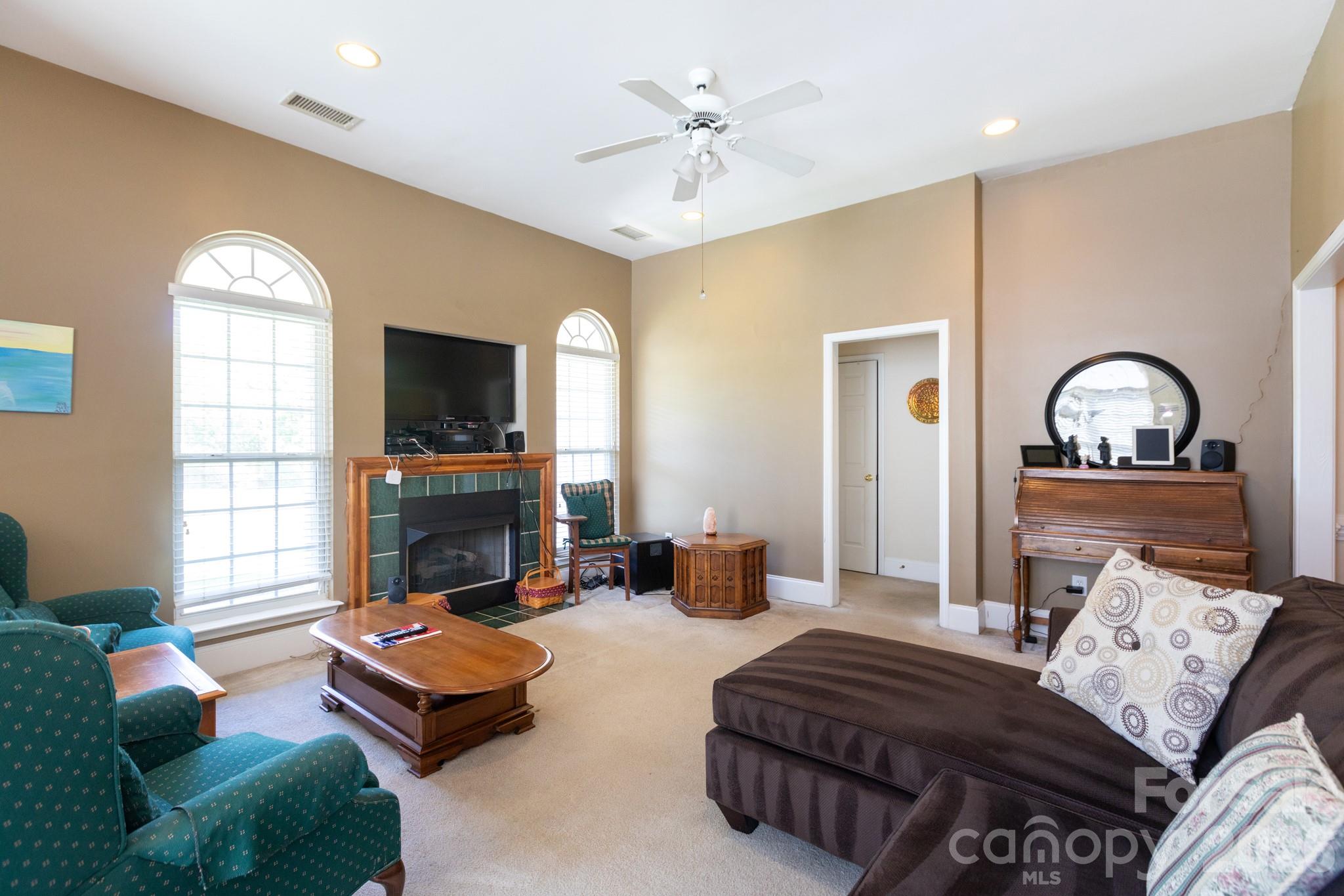 3431 Continental Drive Property Photo 11